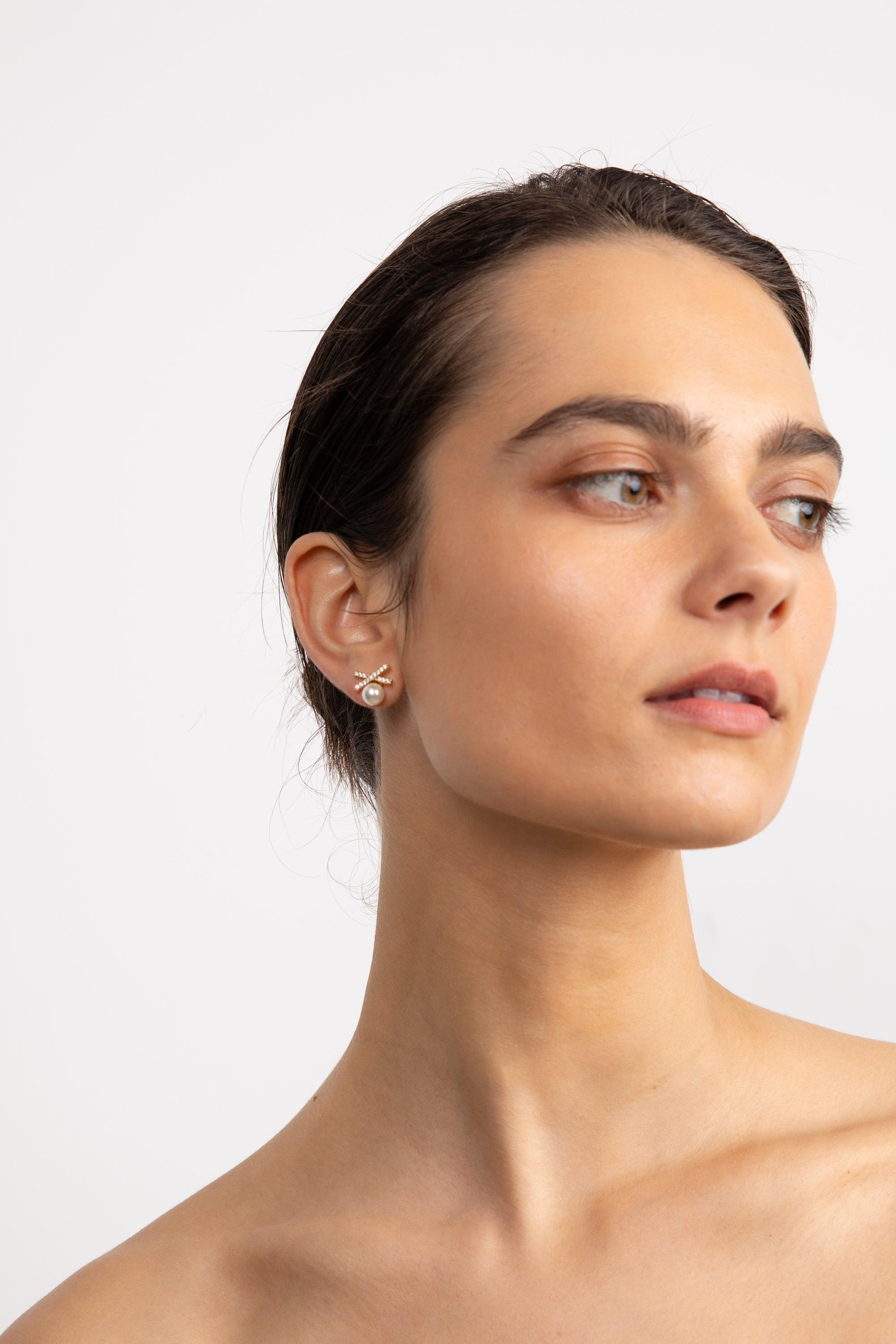 ZIRCONIA BOW AND PEARL EARRING by OAK + FORT