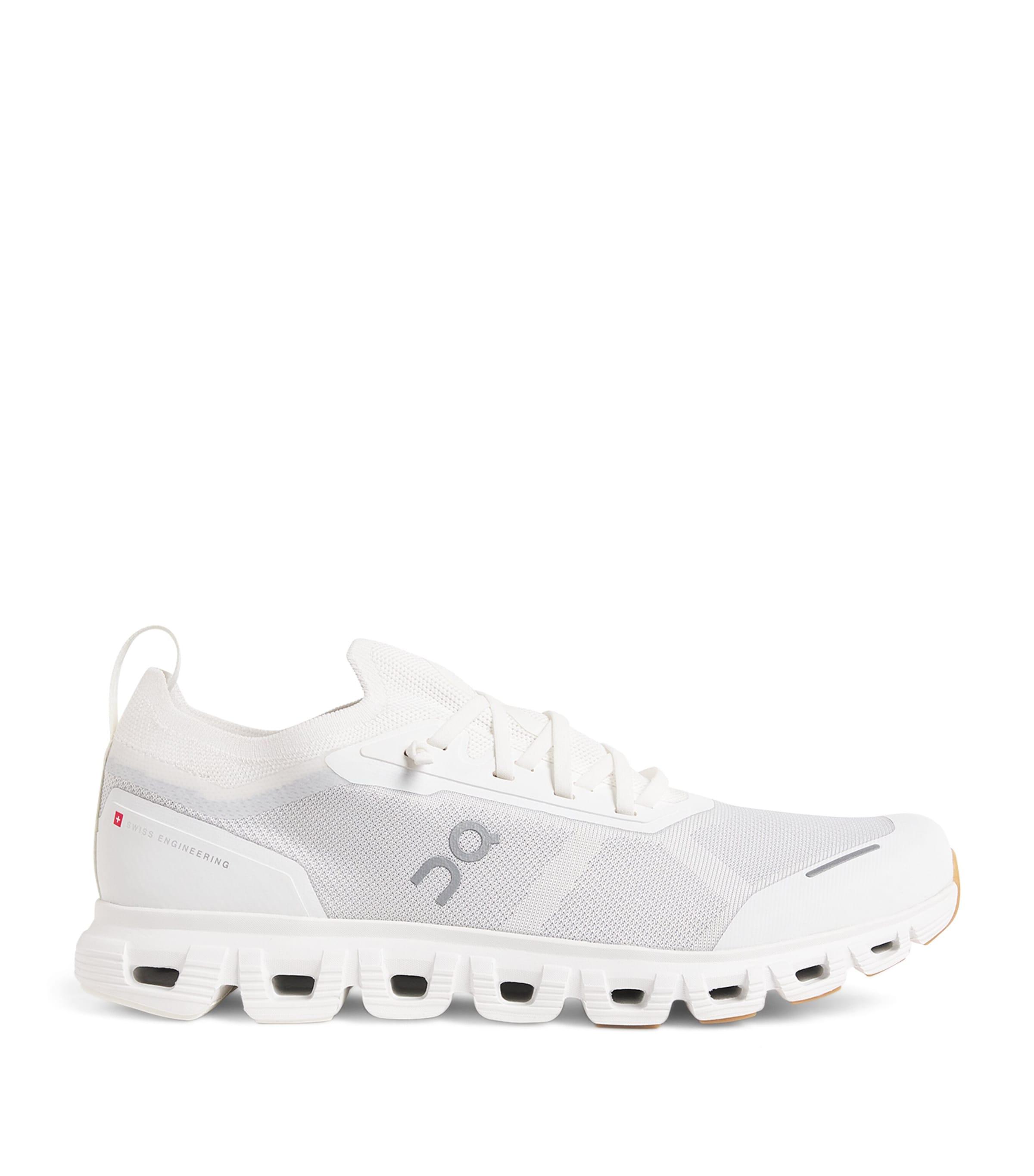 On Cloud 6 Versa Trainers by ON RUNNING