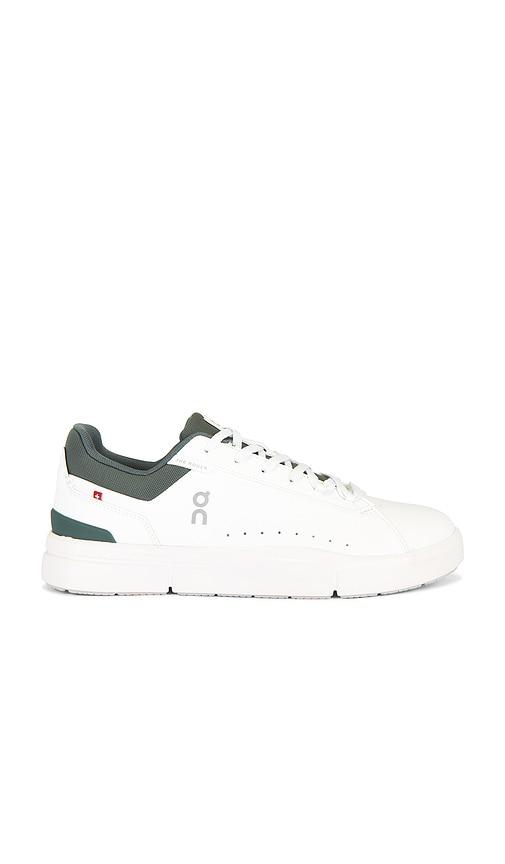 On The Roger Advantage Sneakers in White by ON RUNNING