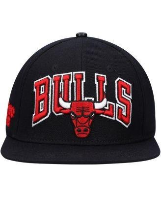 Men's Black Chicago Bulls Wordmark Logo Snapback Hat by PRO STANDARD