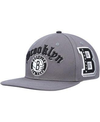Men's Gray Brooklyn Nets Old English Snapback Hat by PRO STANDARD