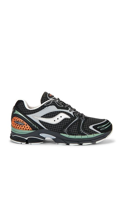 Saucony Progrid Triumph 4 Sneakers in Grey,Black by SAUCONY