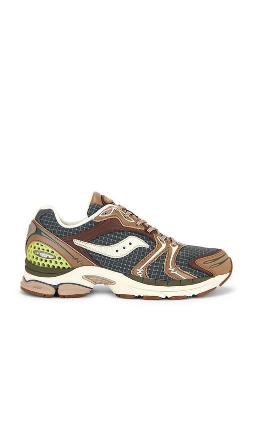 Saucony Progrid Triumph 4 Sneakers in Grey,Taupe by SAUCONY