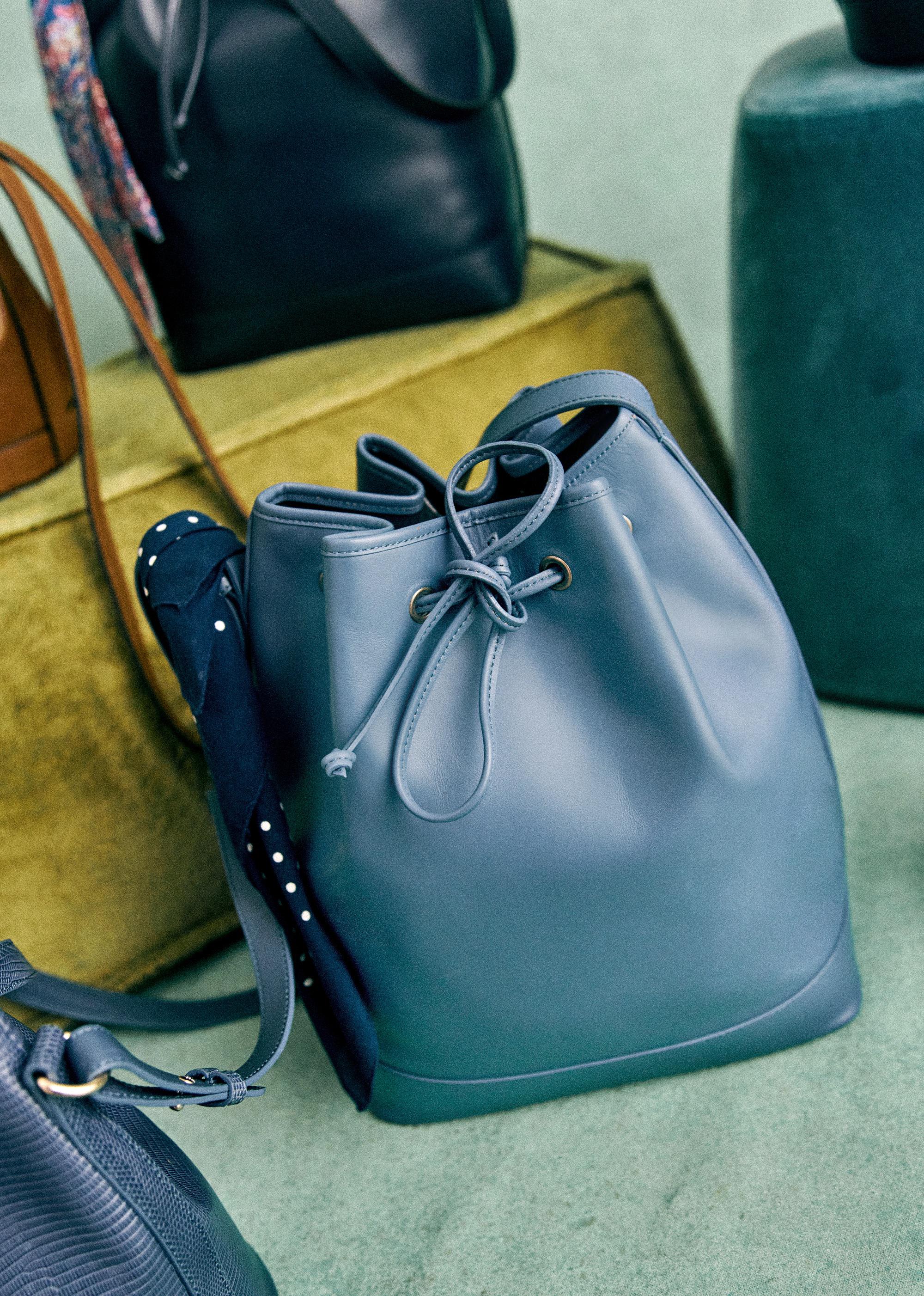 Maxi Farrow Bucket by SEZANE