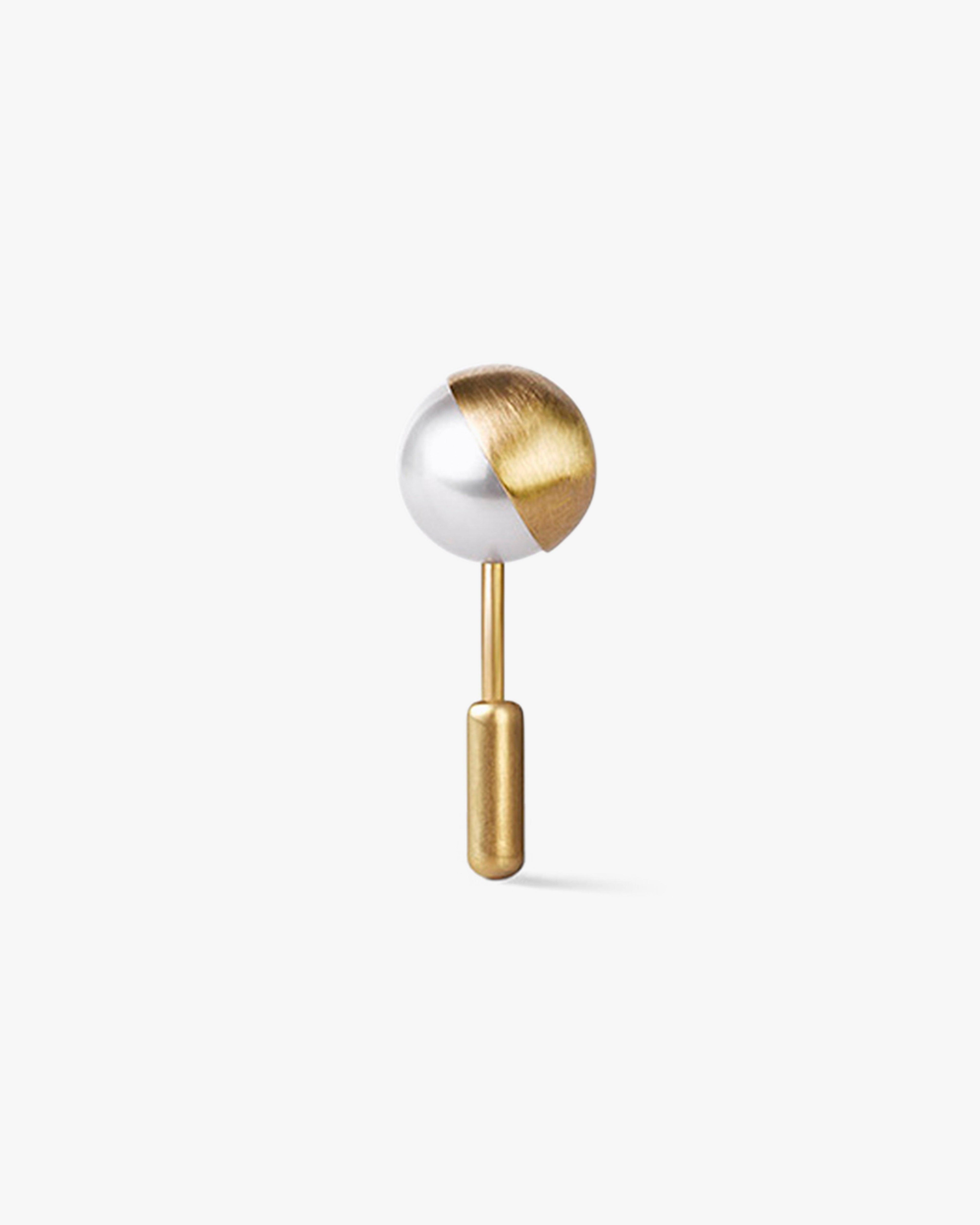 Shihara - Half Pearl Earring 135° - (Yellow Gold) by SHIHARA