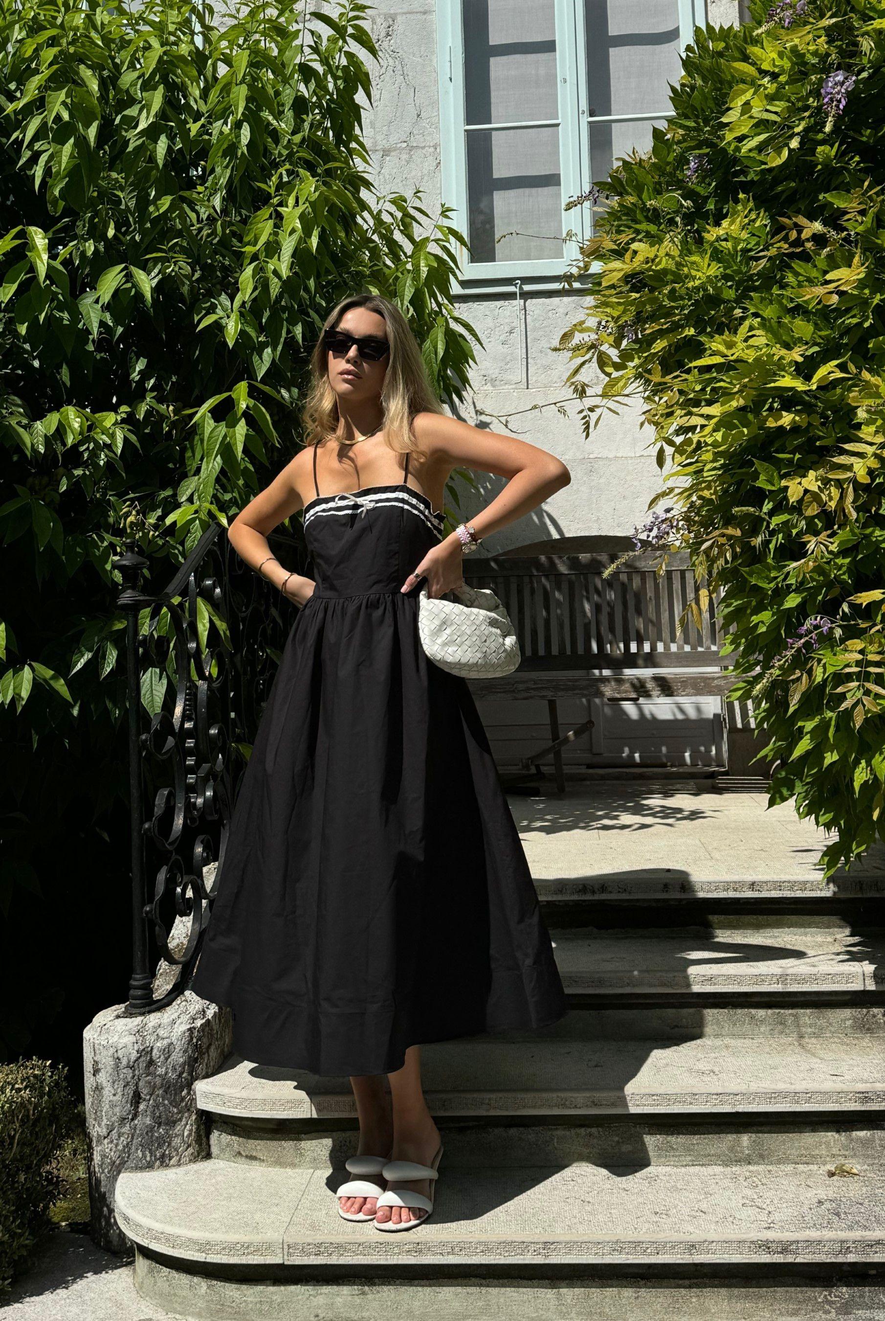Black Scoop-Neck Midaxi-Dress by SHNOO