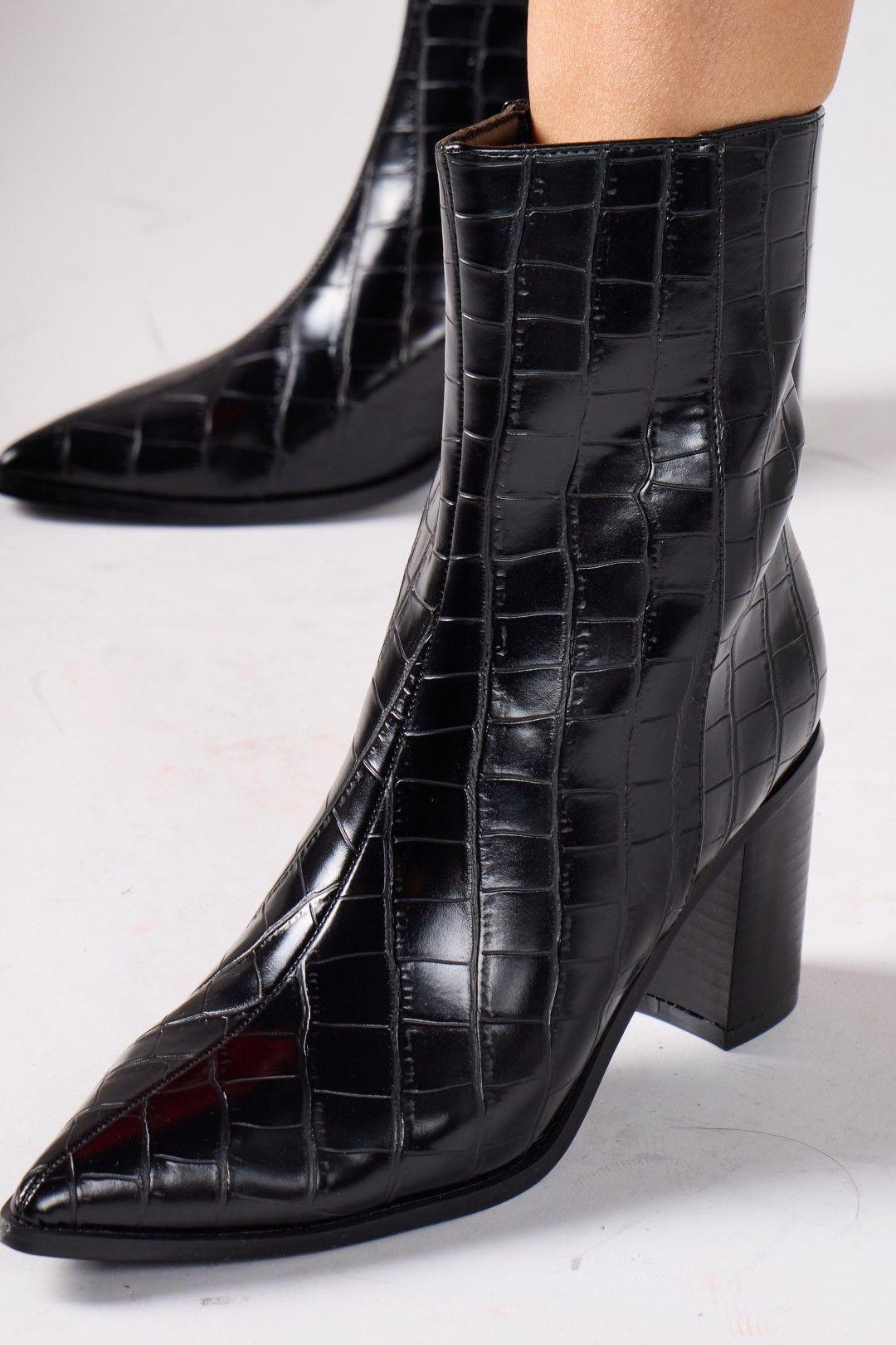 Pointed toe ankle boots by SHNOO