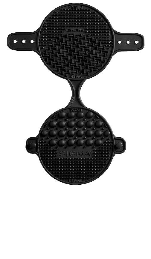 Sigma Beauty Palmat Brush Cleaning Mat in Black by SIGMA BEAUTY