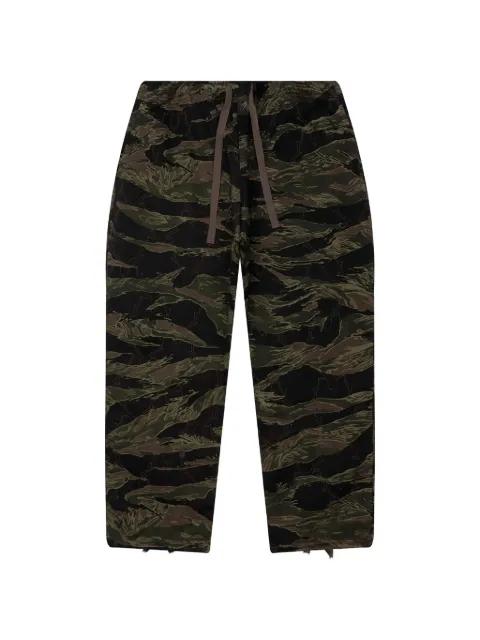 skull-quilting camouflage trousers by SOUTH2 WEST8