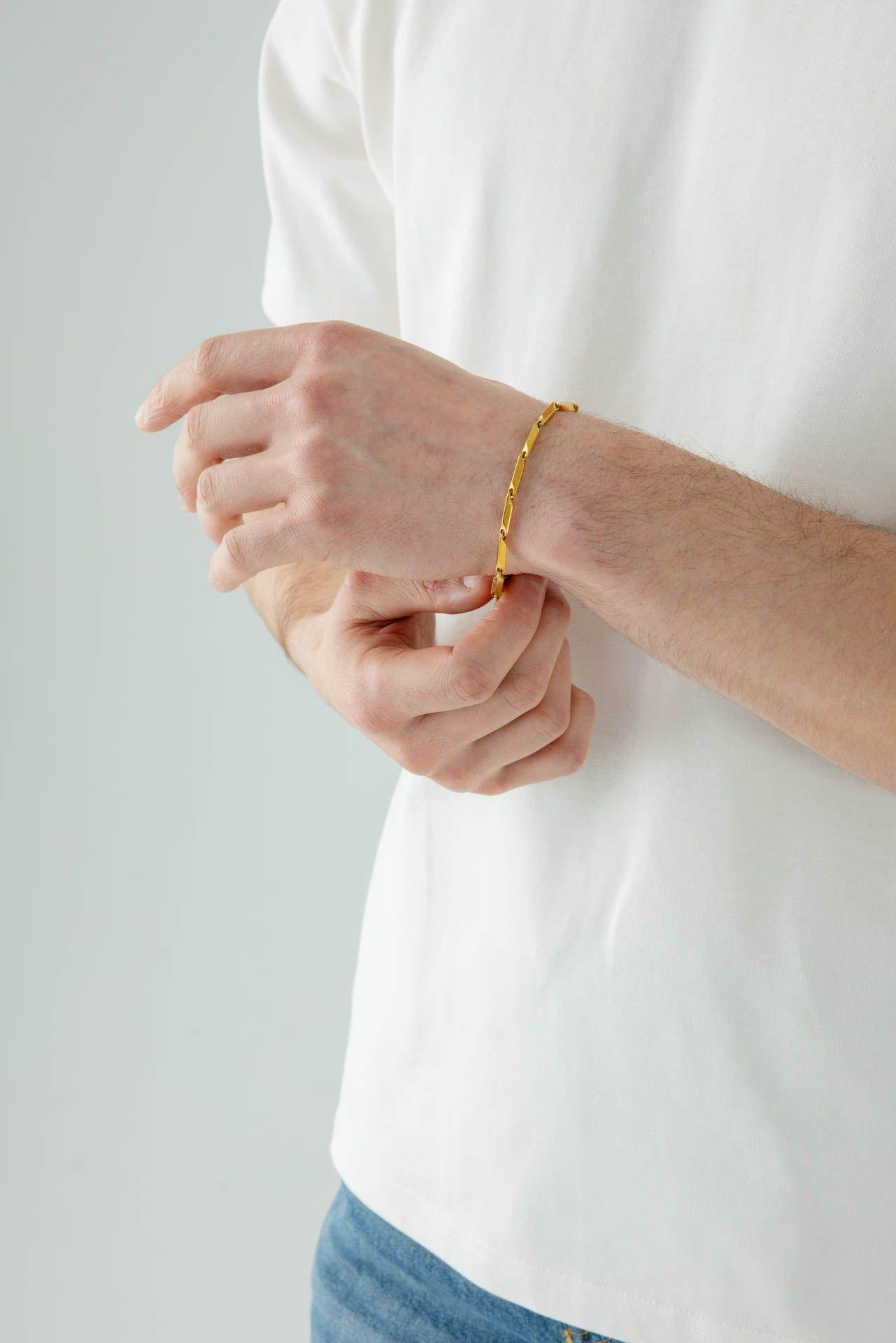 Minimalistic Bracelet in Gold by SVNX