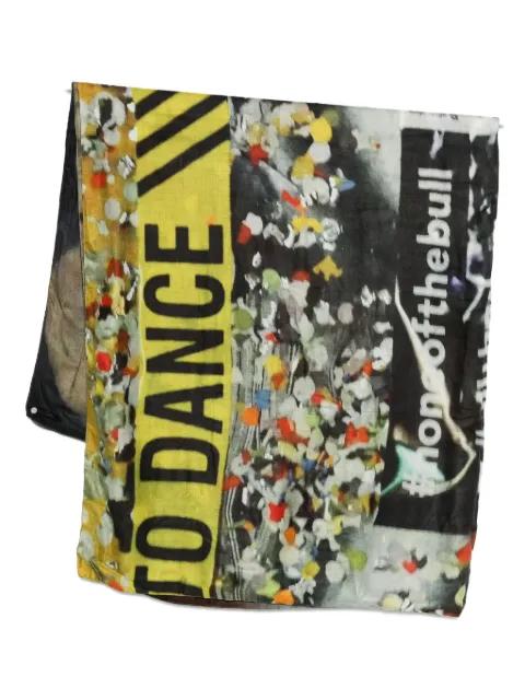 letters-print scarf by TALKING WALLS
