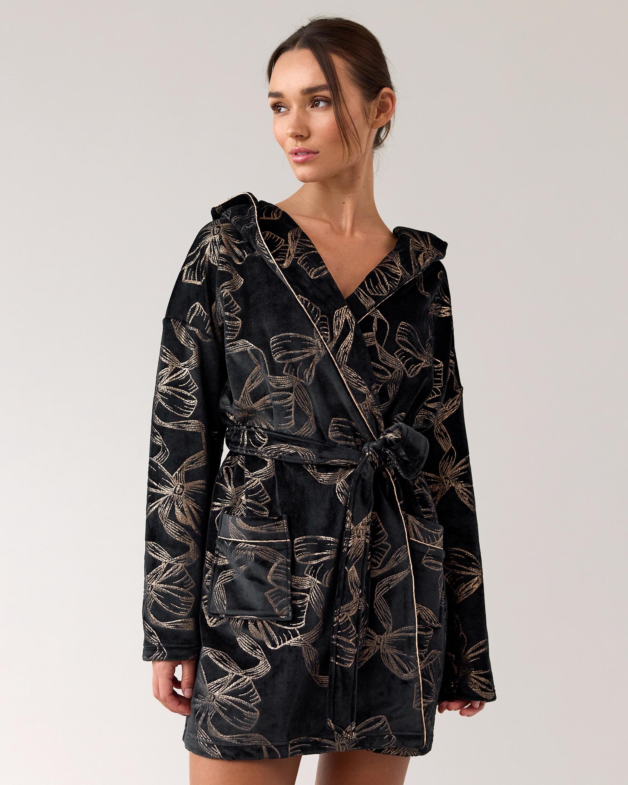 D82752 Bow Print Robe - BOWWEE - Black by TED BAKER