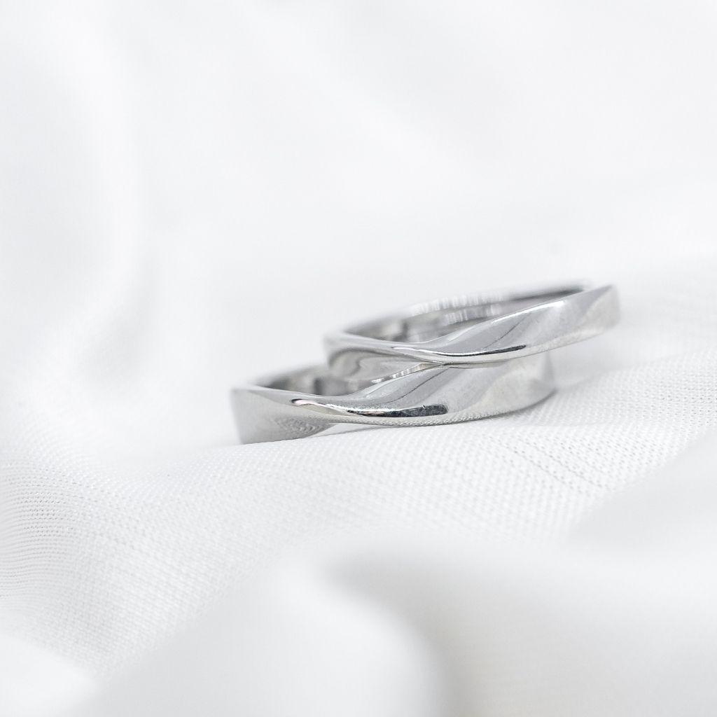 Adjustable Silver Couple Promise Mobius Twist Infinity Ring Set by THE COLOURFUL AURA