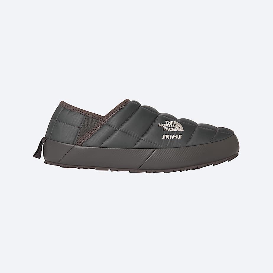 X Skims Thermoball™ Traction V Mules Sk Gunmetal/sk Gunmetal by THE NORTH FACE