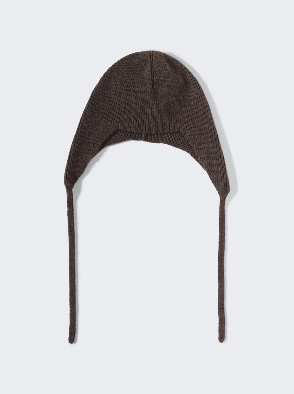 Soizic Beanie Dark Sand  | The Webster by THE ROW