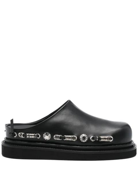 stud-detail slippers by TOGA PULLA