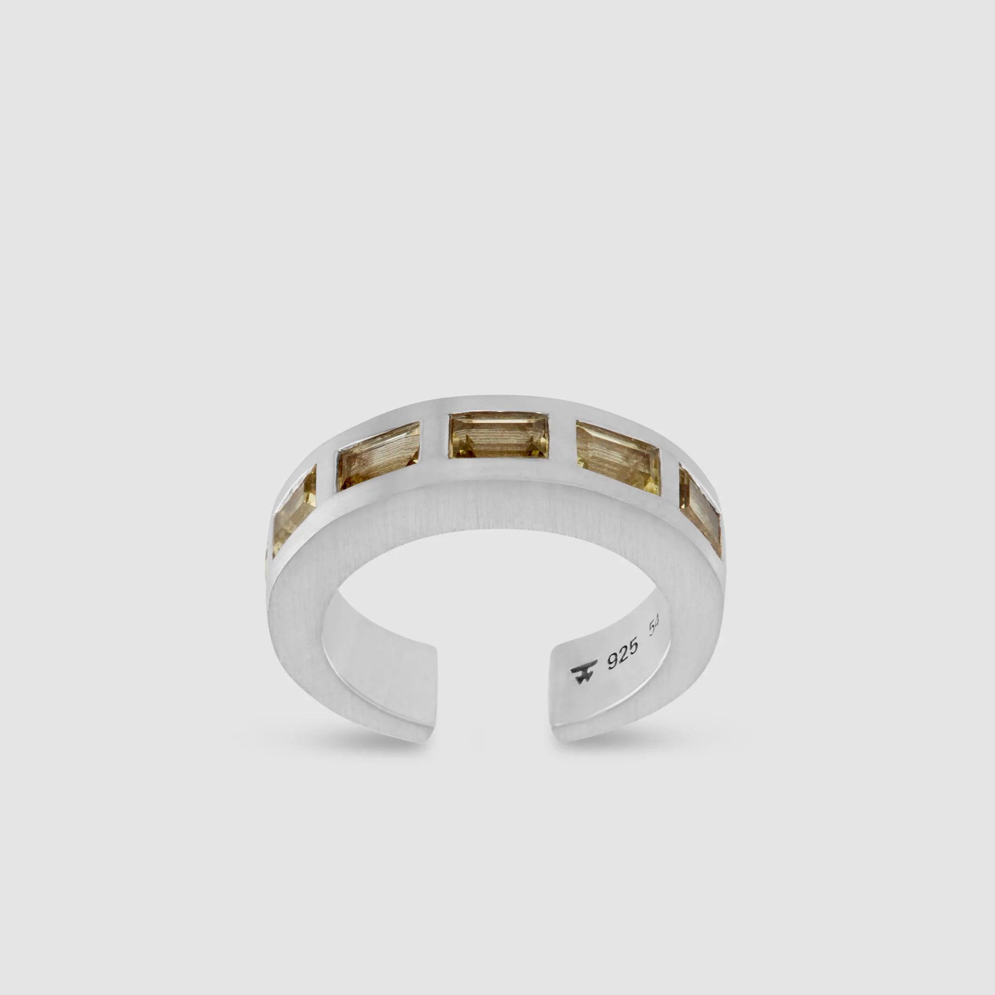 TOM WOOD - Silver Arch Ring with Baguette Olive Quartz by TOM WOOD