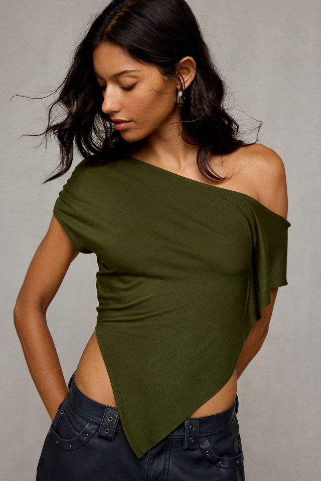 UO Bia Jersey Knit Asymmetric Off-The-Shoulder Poncho by URBAN OUTFITTERS