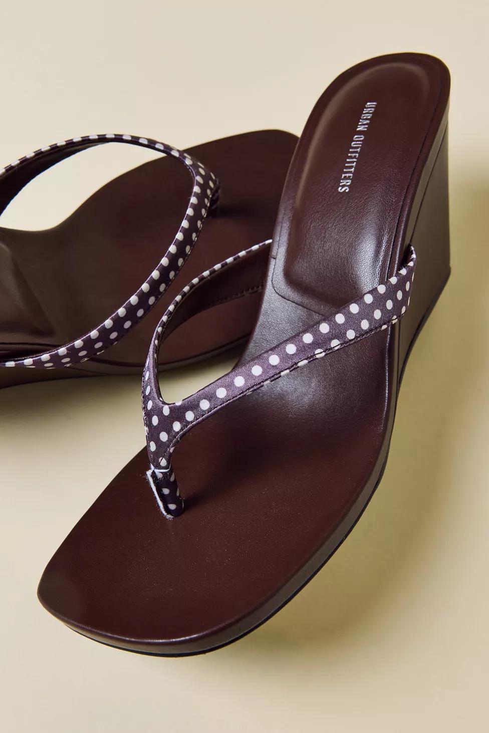 UO Kassie Polka Dot Wedge Thong Sandals by URBAN OUTFITTERS