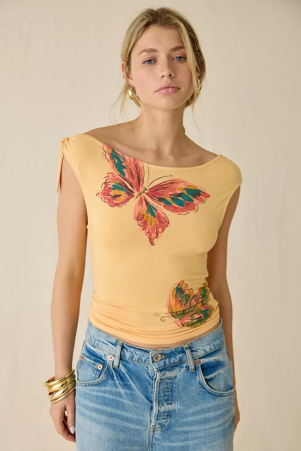 UO Kiss Me Later Graphic Asymmetric Off-The-Shoulder Top by URBAN OUTFITTERS