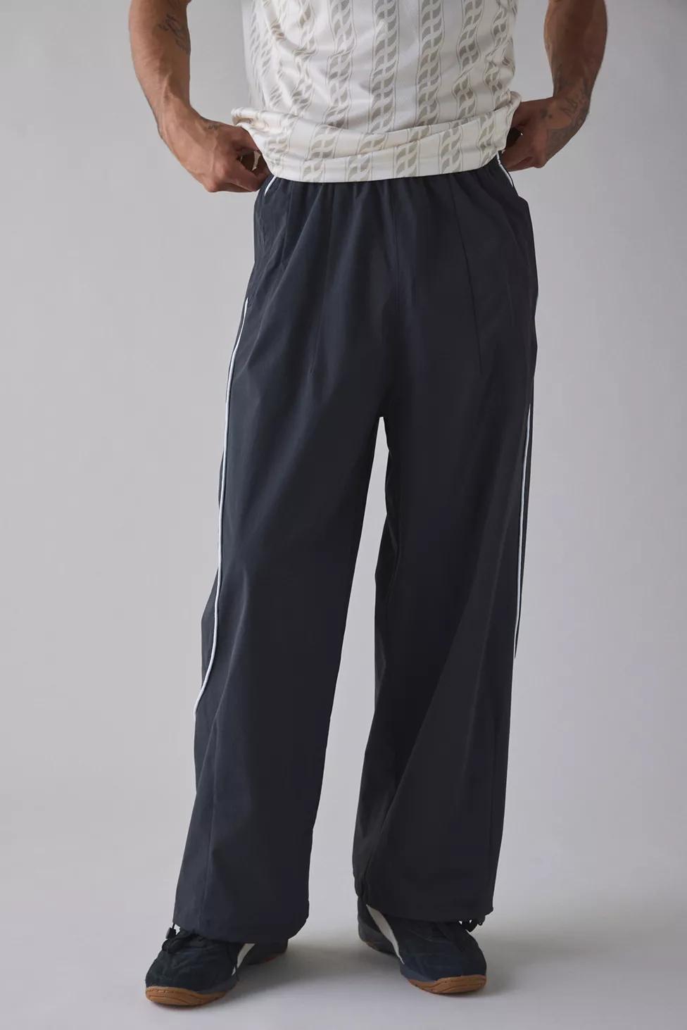 UO Retro Relaxed Wind Pants by URBAN OUTFITTERS