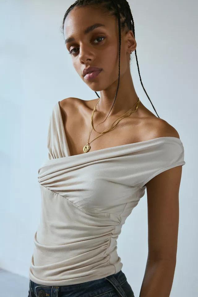 UO Sandy Off-The-Shoulder Crop Top by URBAN OUTFITTERS