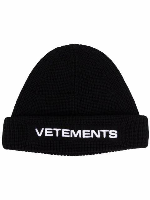 logo-print knitted beanie by VETEMENTS