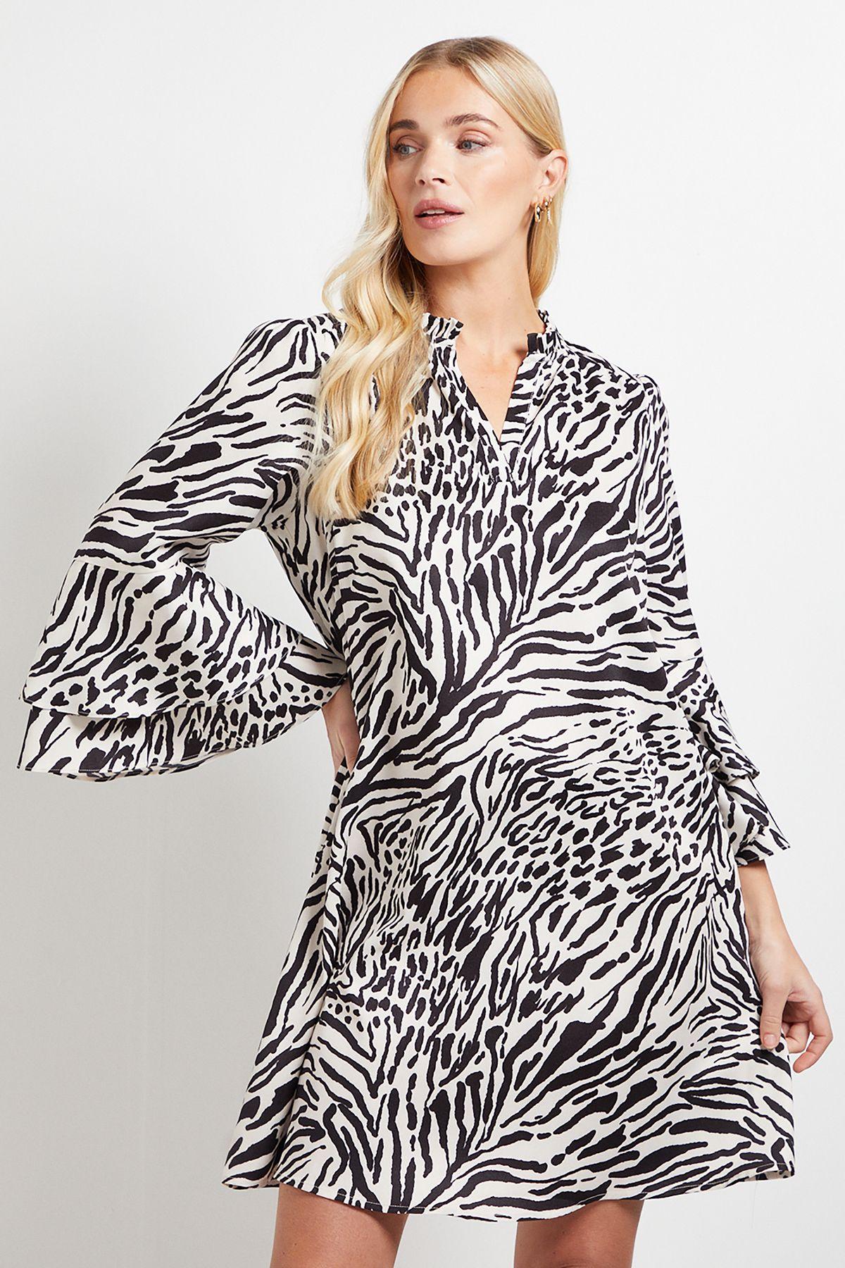 Petite Printed Ruffle Sleeve Shift Dress by WALLIS