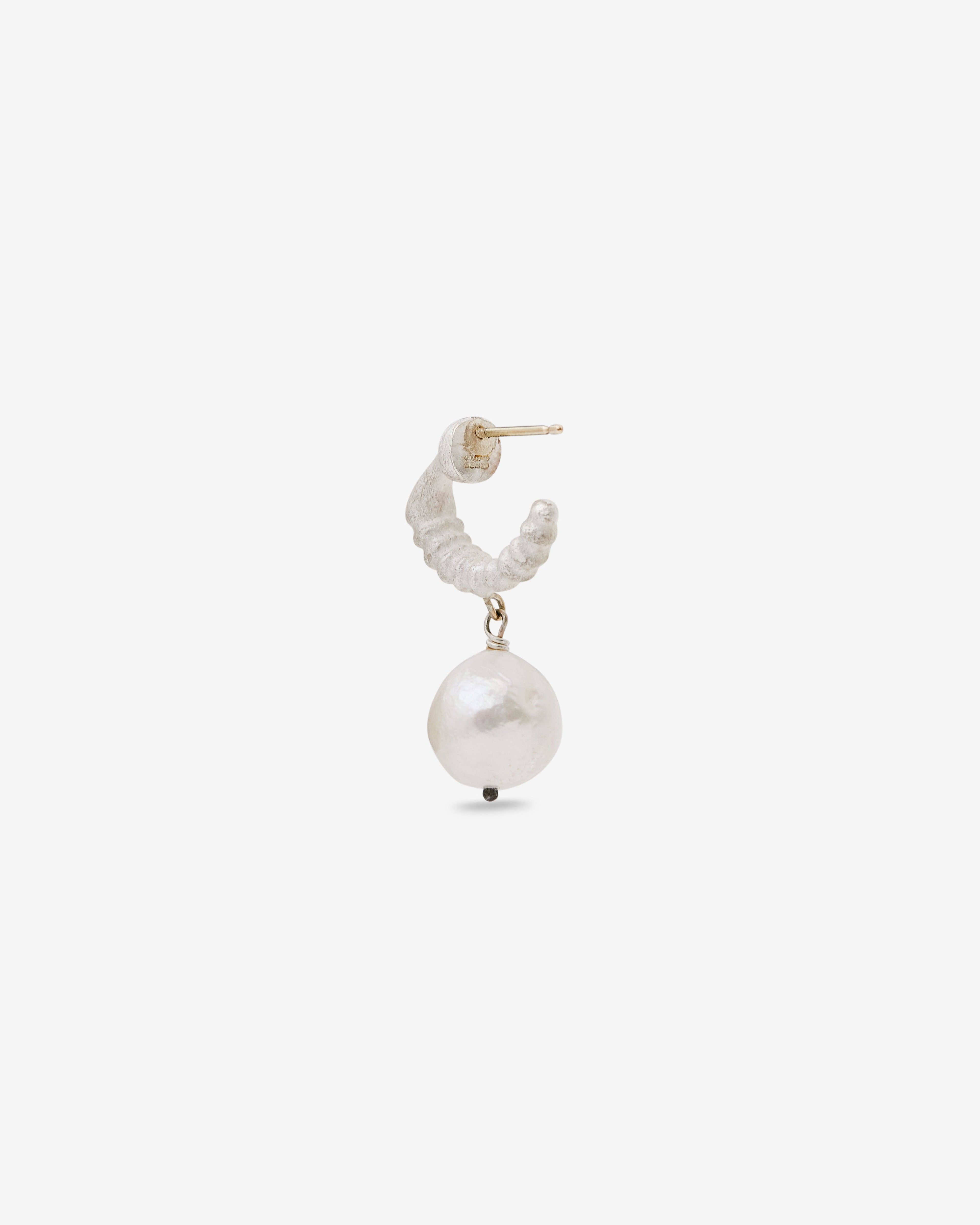 Weinan Pan - Bone Earring No2 With Medium Pearl - (Silver/Gold) by WEINAN PAN