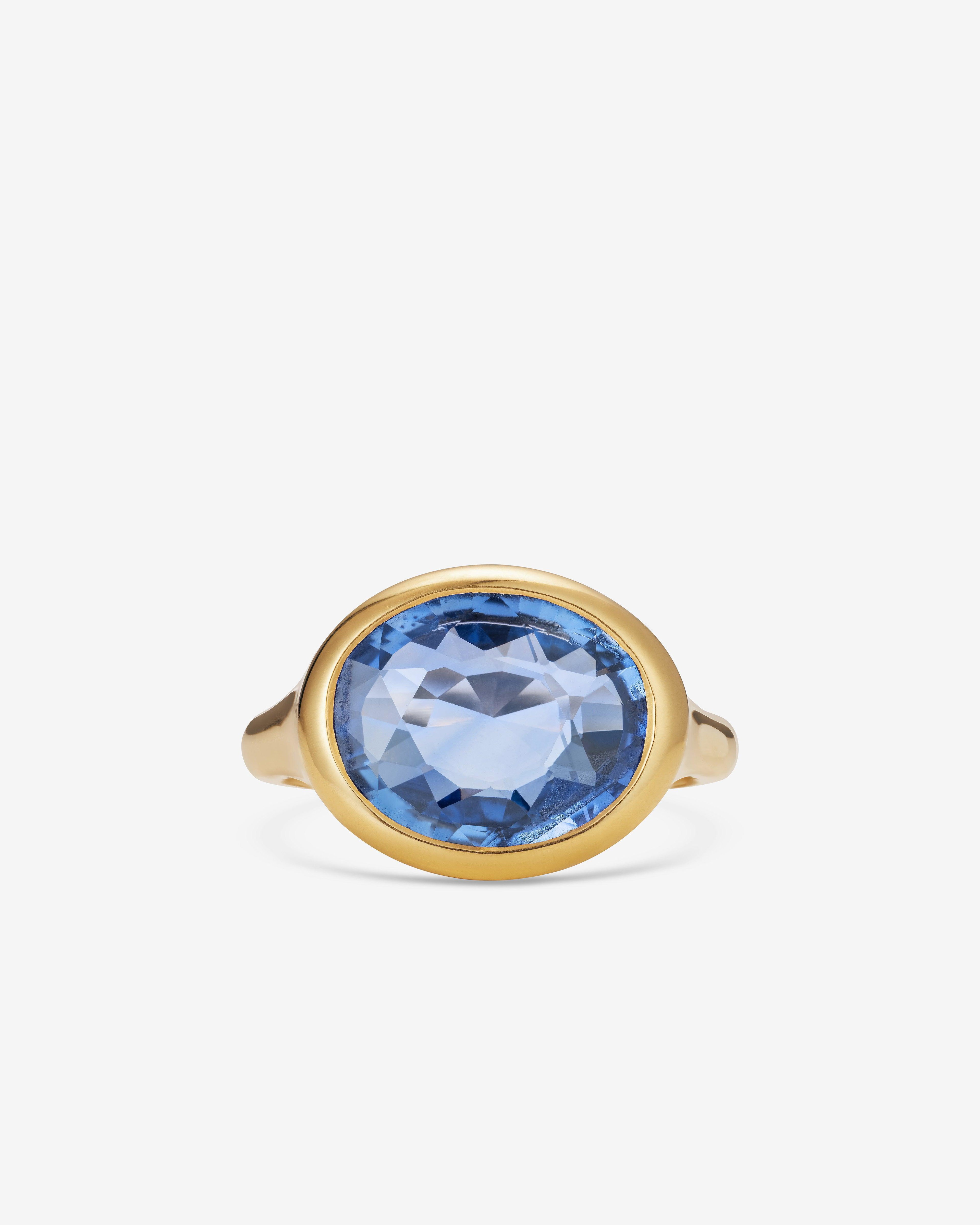 William Welstead  - Blue Sapphire Ring -  (Yellow Gold) by WILLIAM WELSTEAD