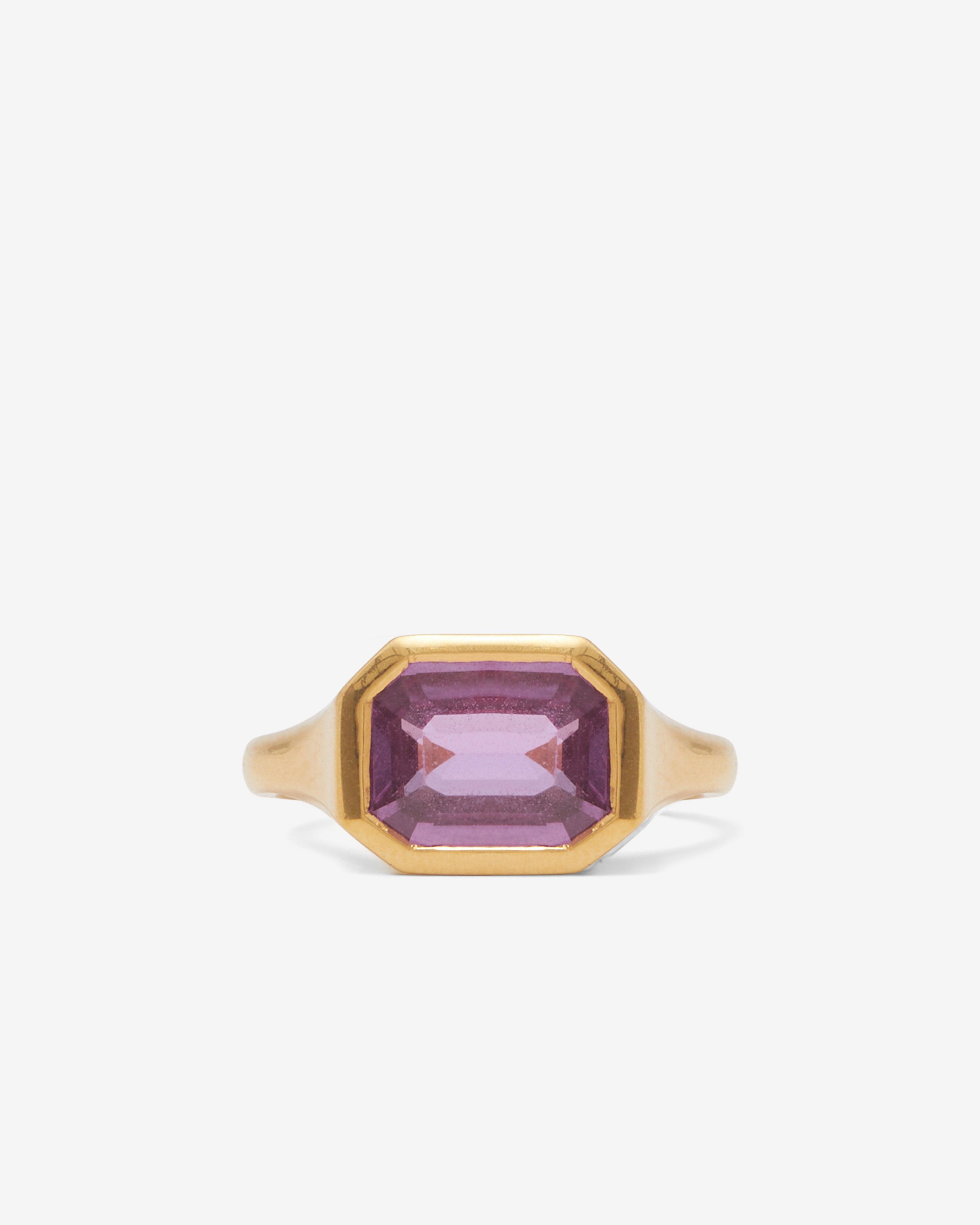William Welstead - Pink Madagascan Sapphire Ring - (Yellow Gold) by WILLIAM WELSTEAD