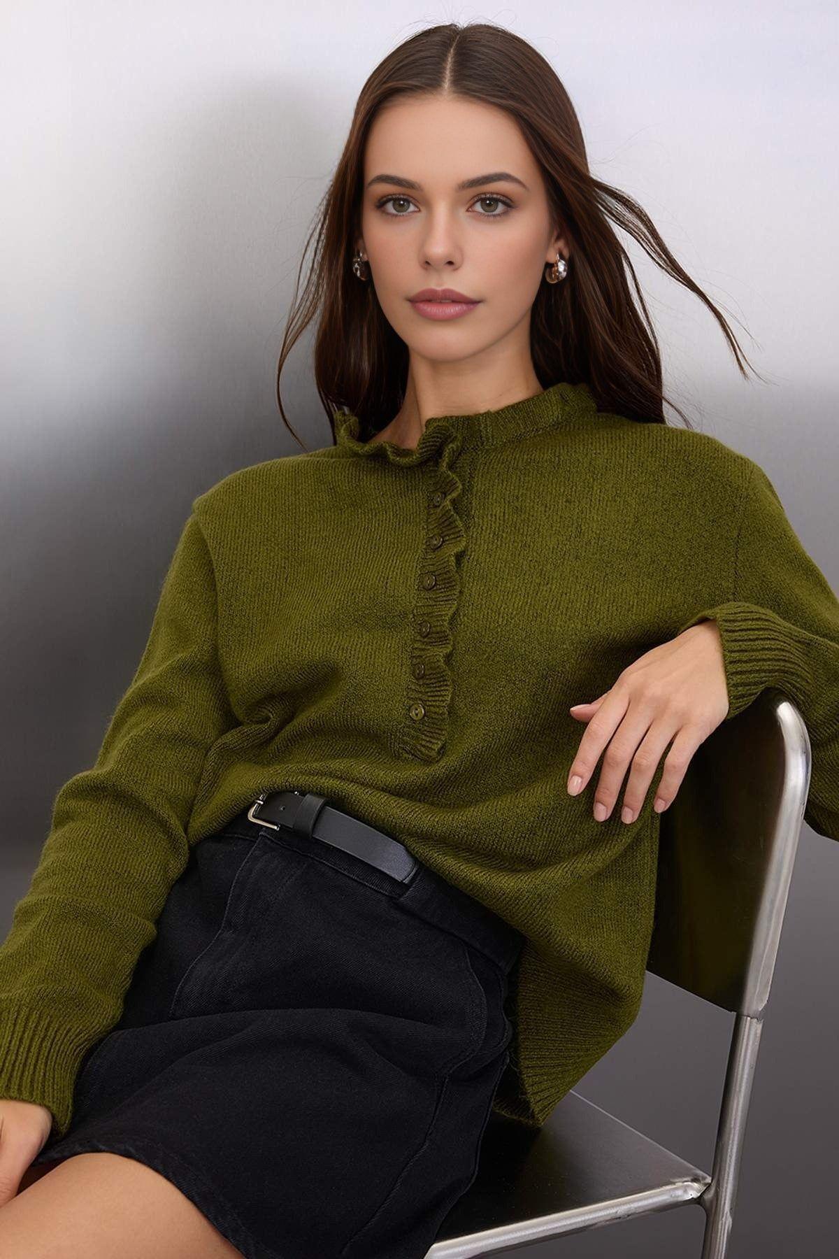 Collared Button Detail Knitted Jumper by WOVCOR