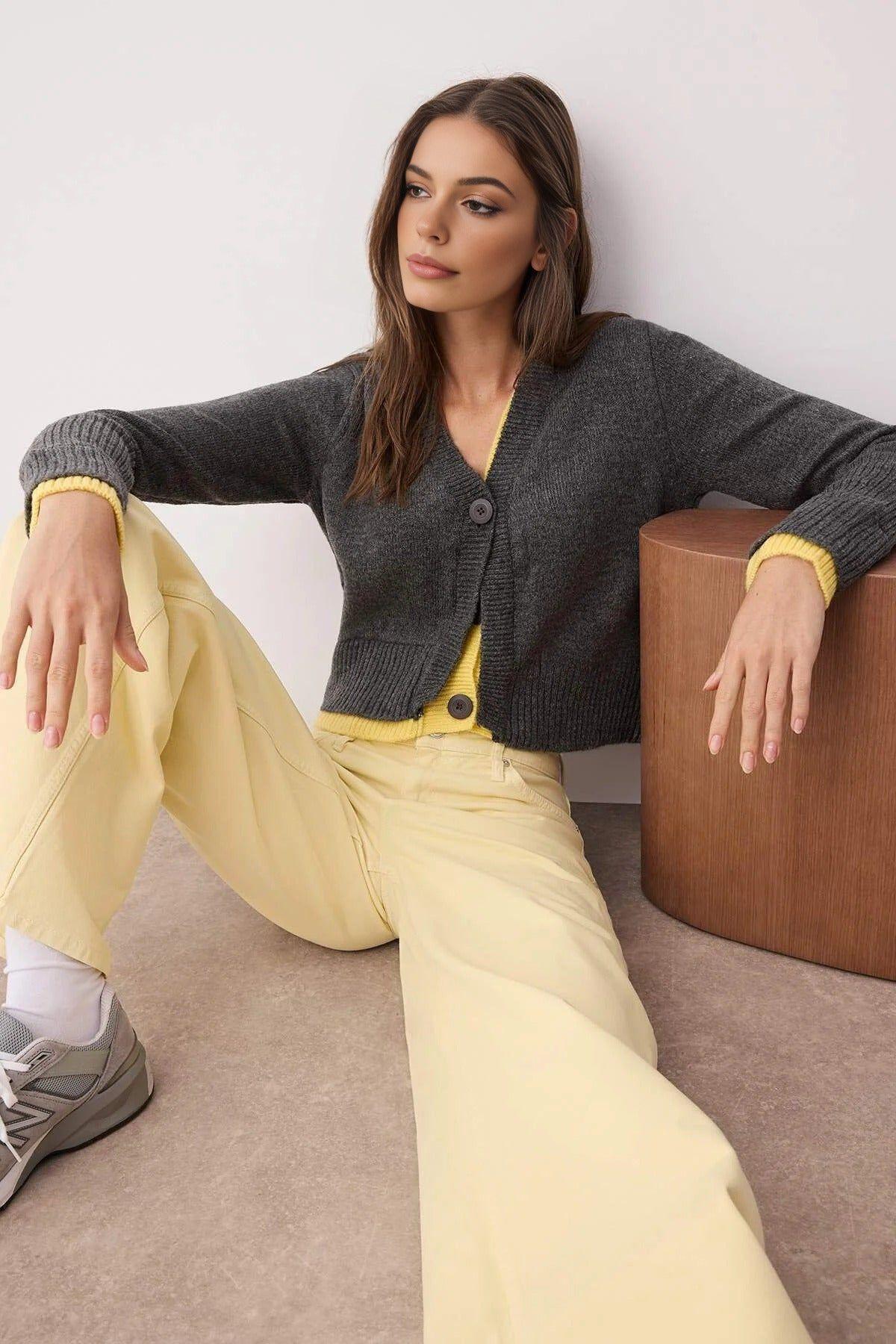 Contrast Trim V-Neck Cropped Knit Cardigan by WOVCOR