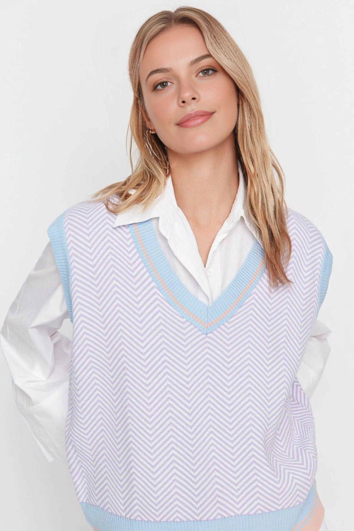 Geo Pattern V-Neck Knit Sweater Vest by WOVCOR