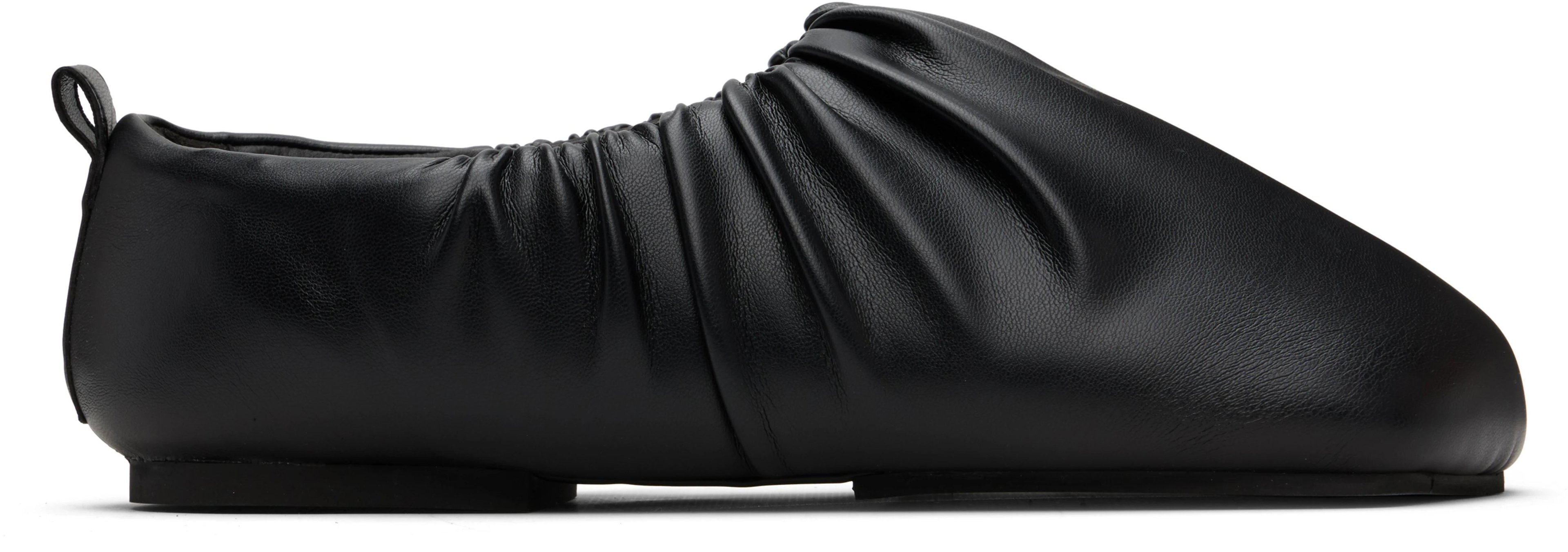 Black Wrinkle Flat Slippers by YUME YUME