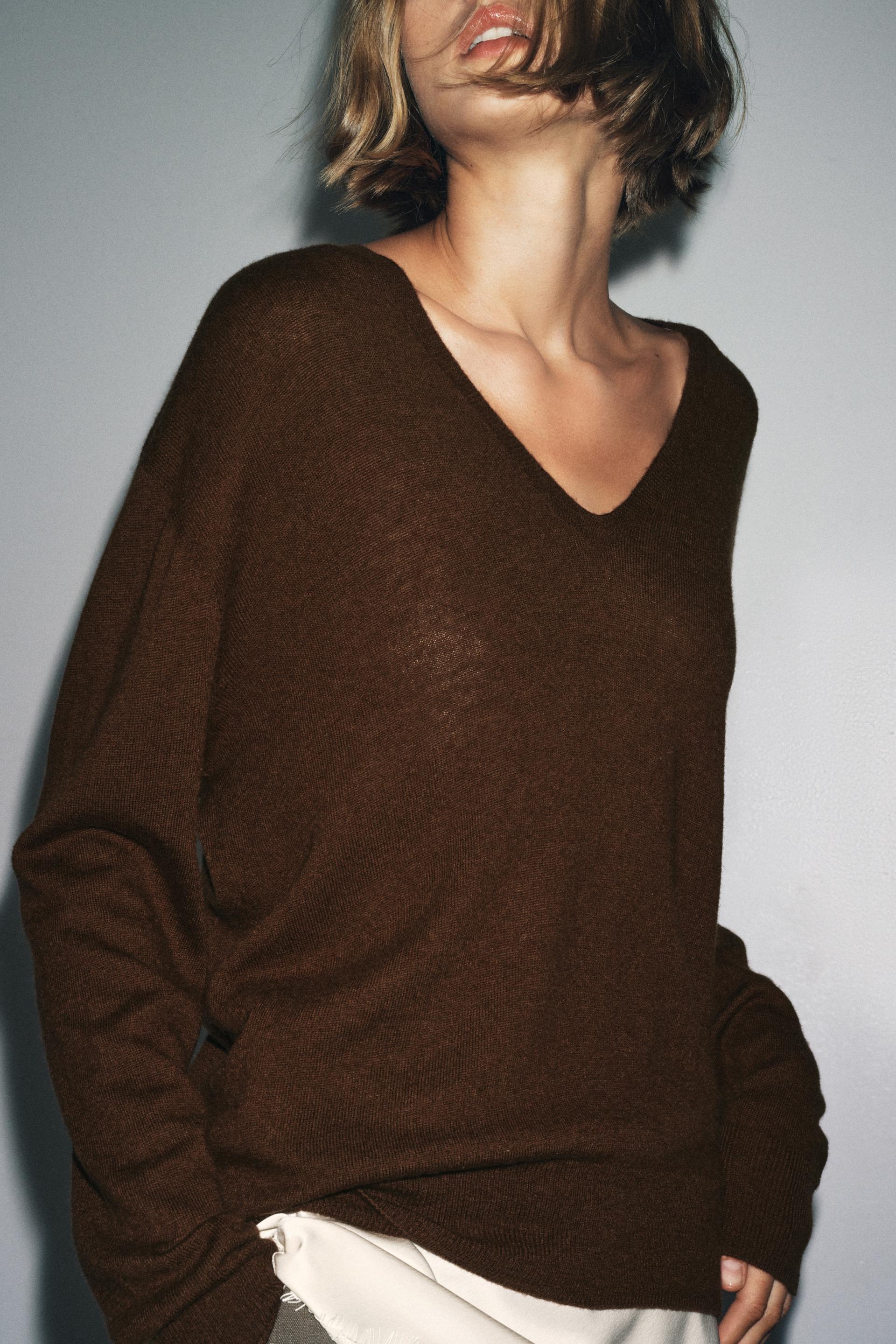 100% EXTRASOFT WOOL V-NECK JUMPER by ZARA