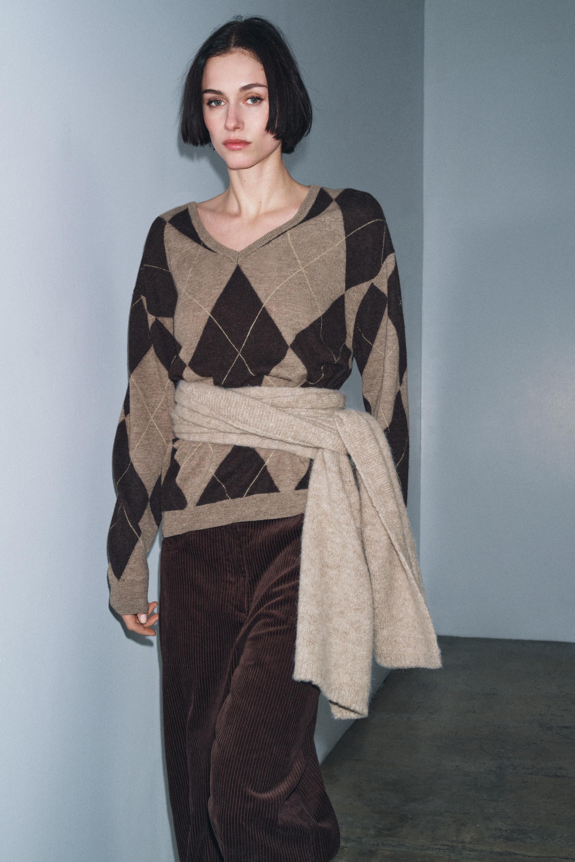 100% WOOL DIAMOND JUMPER by ZARA