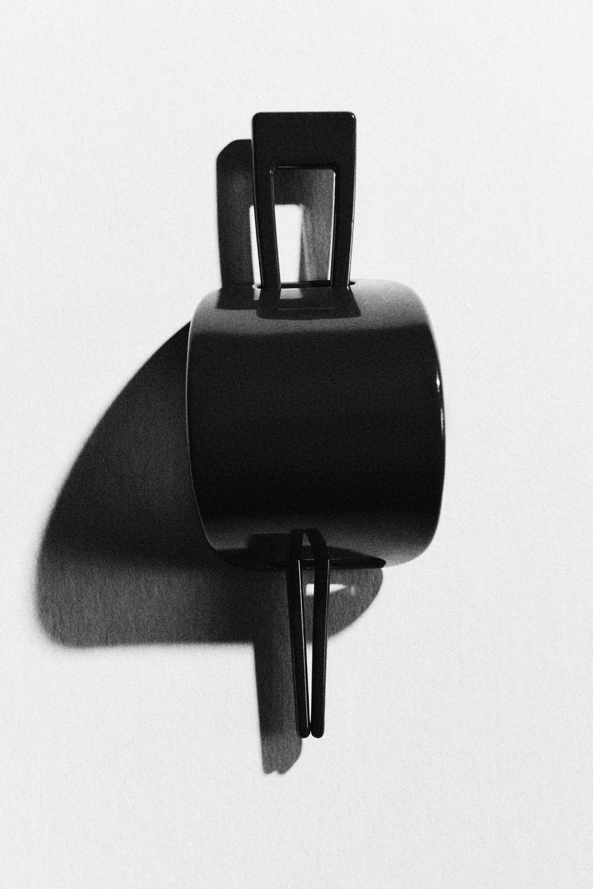 ACETATE HAIR CLAW CLIP by ZARA