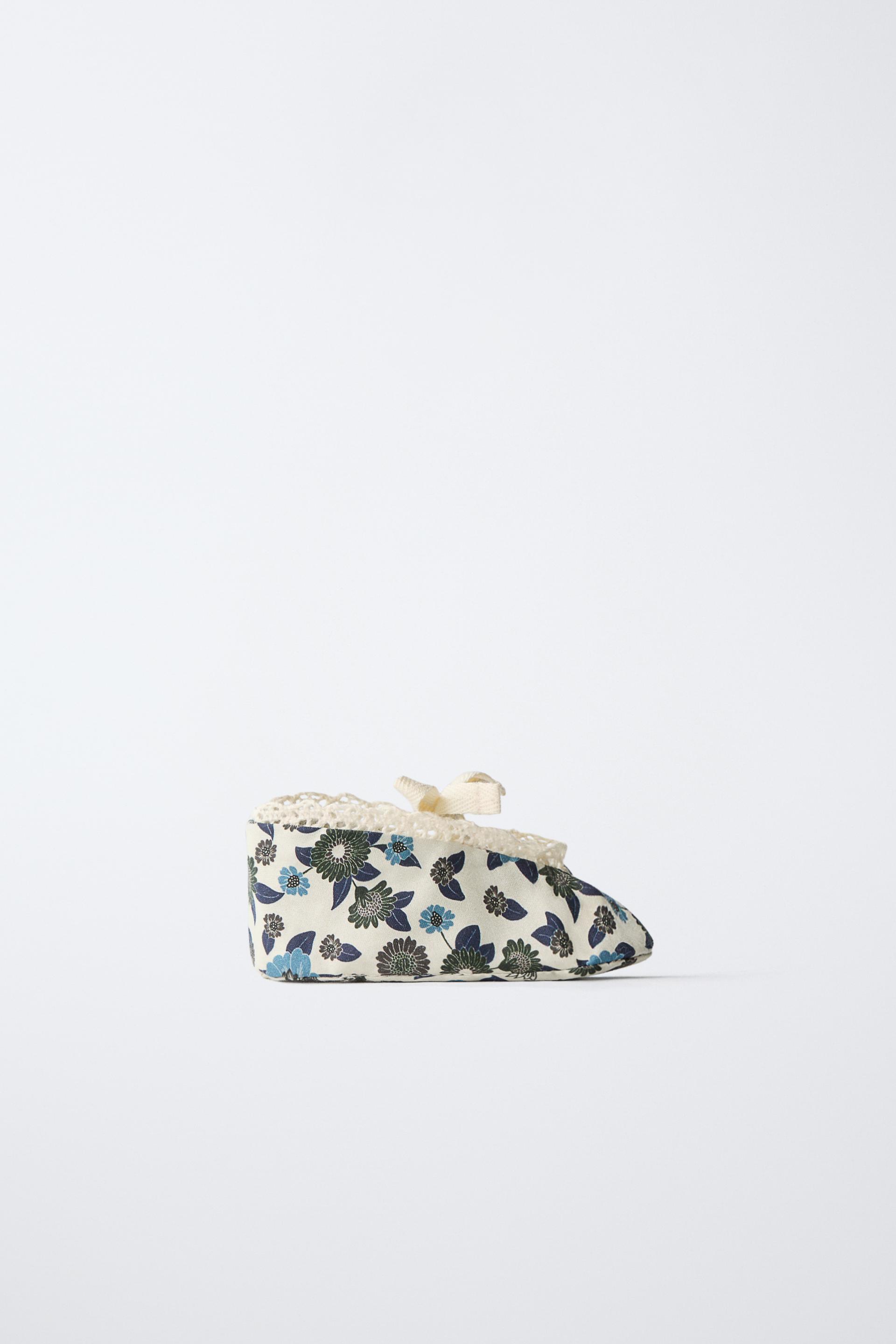 BALLET FLATS WITH BOW AND FLOWERS by ZARA