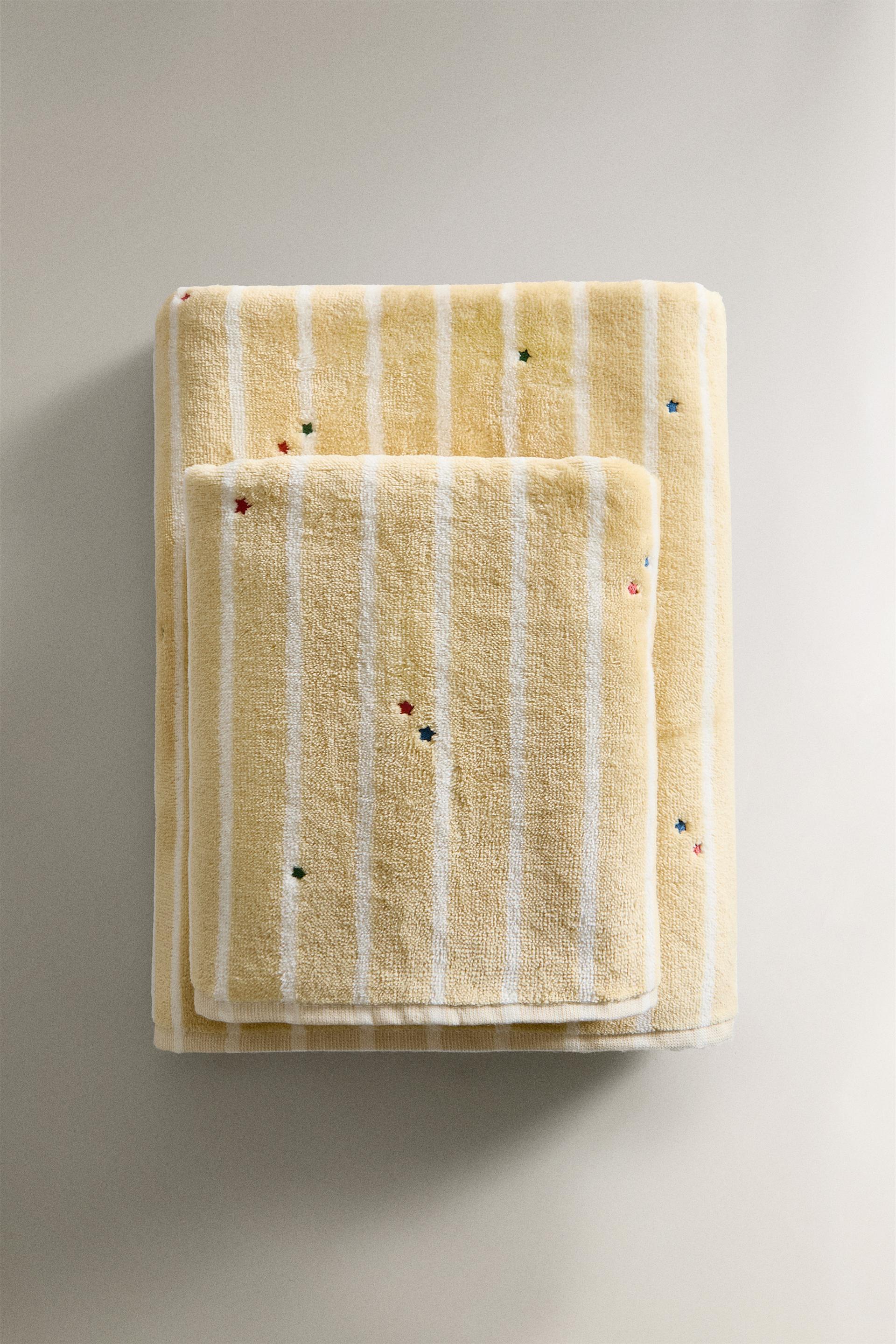 CHILDREN’S STRIPED VELOUR BATH TOWEL WITH STARS by ZARA
