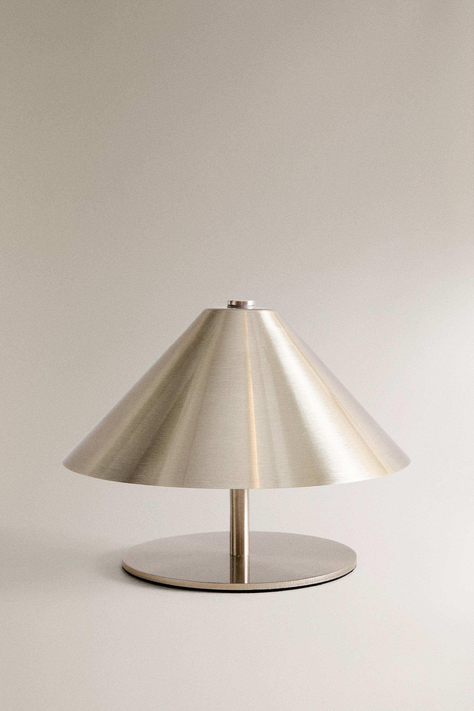 CORDLESS IRON TABLE LAMP by ZARA