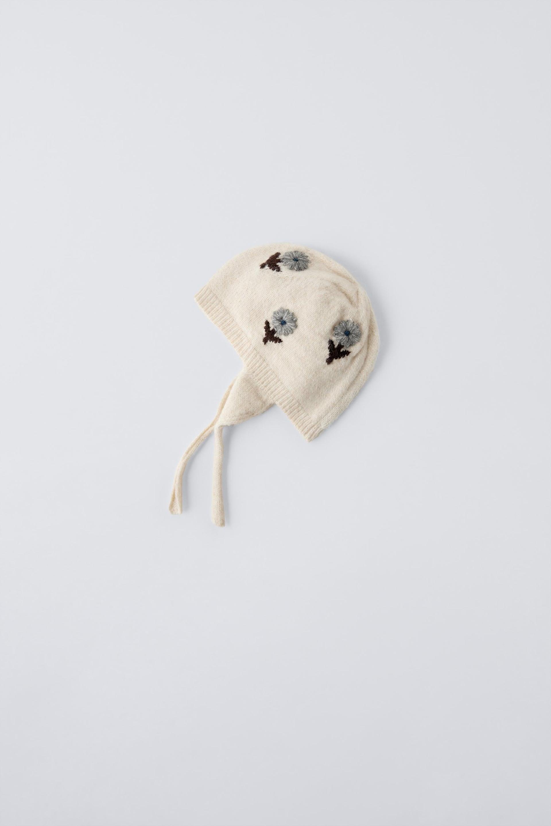 EMBROIDERED FLOWER KNIT BONNET by ZARA