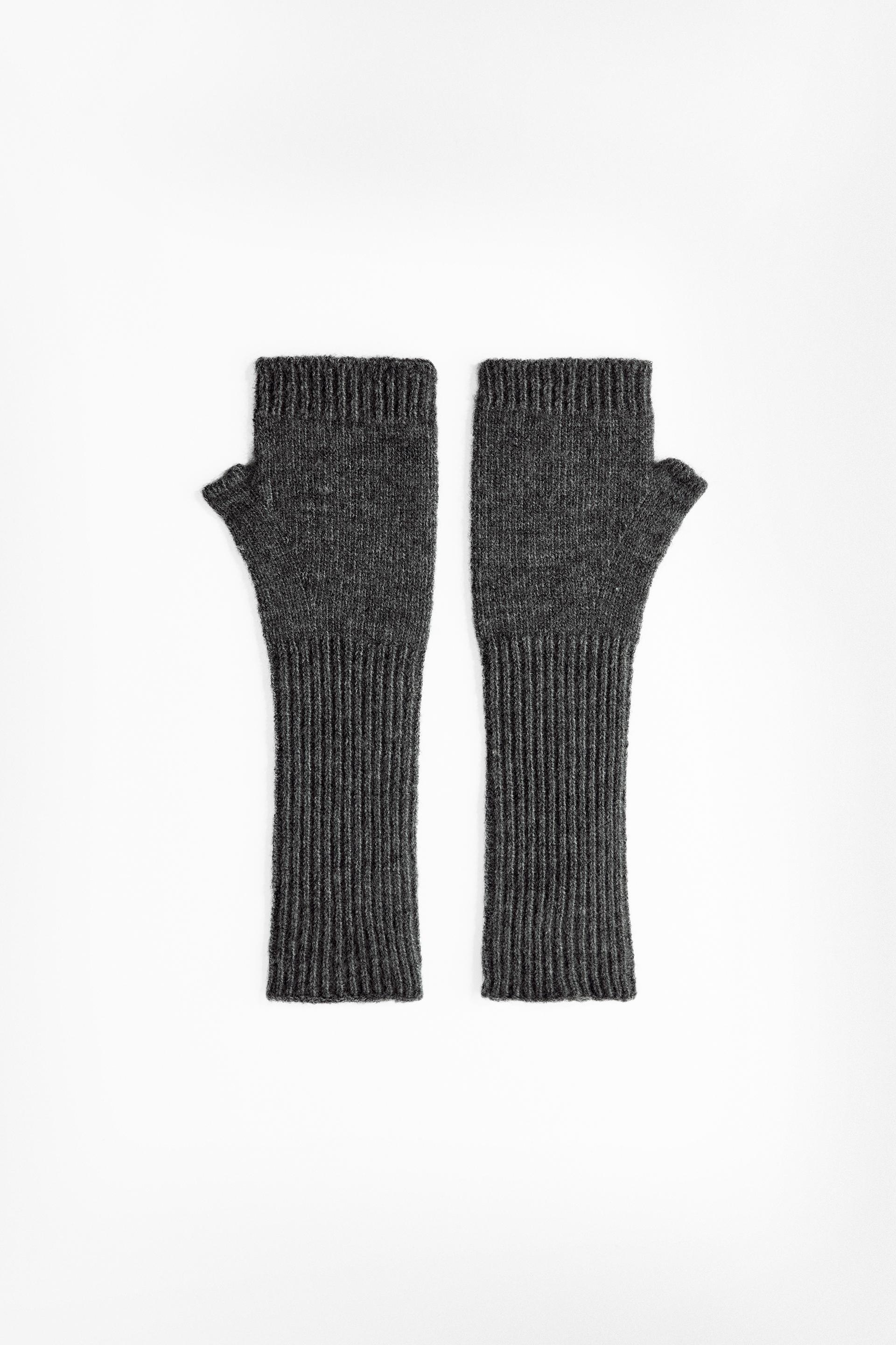 LONG KNIT MITTENS by ZARA