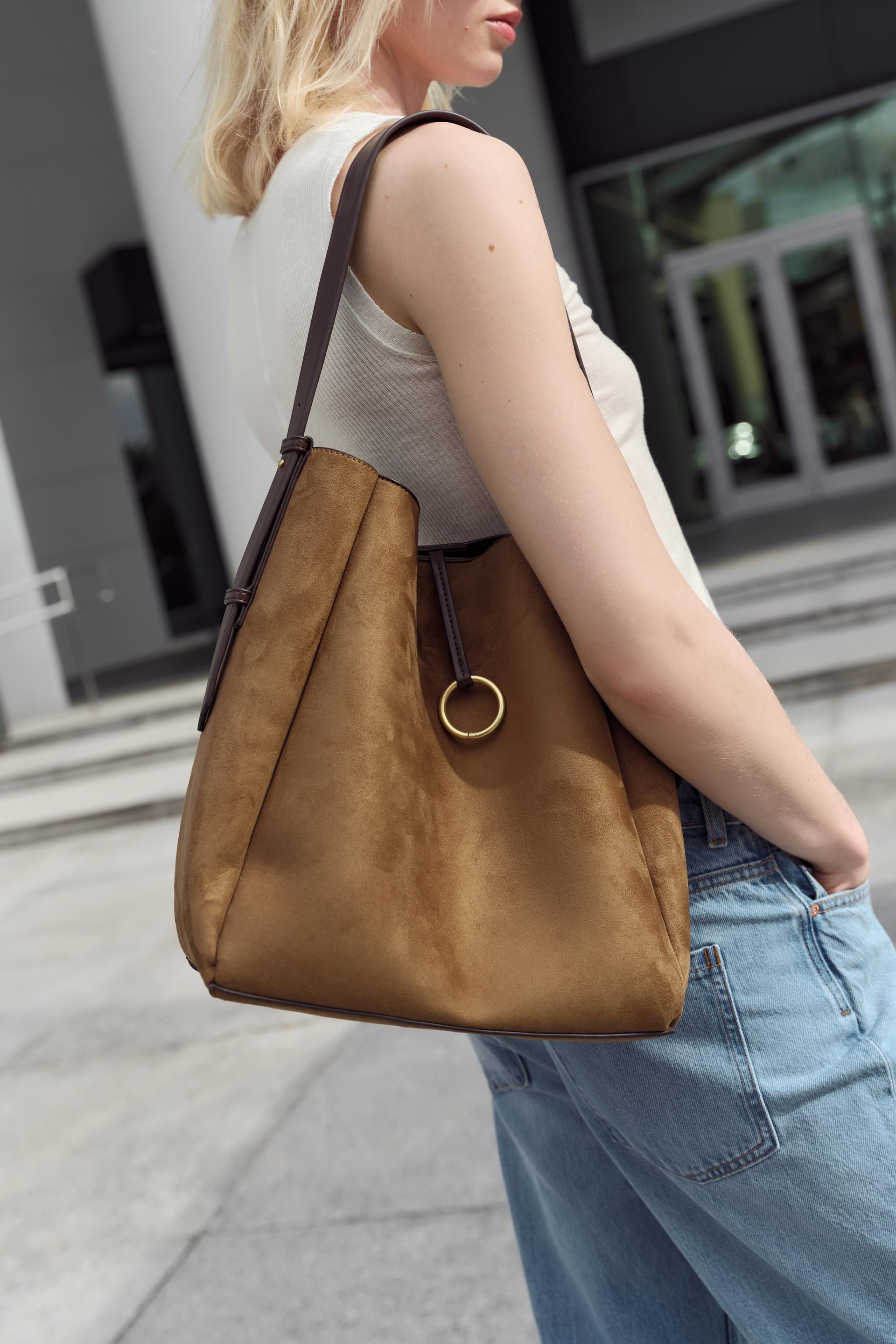 MAXI BUCKET BAG WITH METAL RING by ZARA