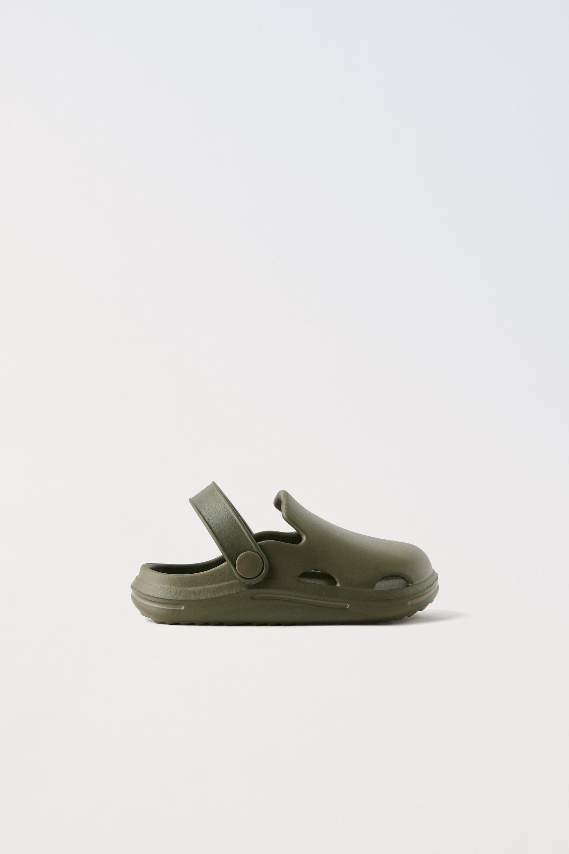 Rubber pool clogs. Back elastic strap for a better fit. Rubber soles. by ZARA