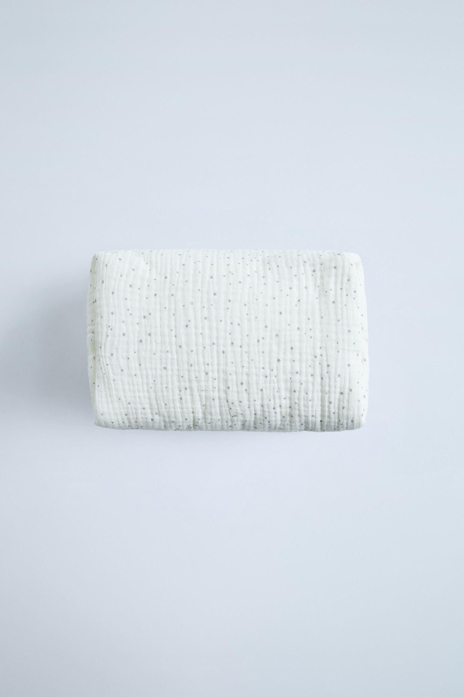 STARS PADDED TEXTURED TOILETRY BAG by ZARA