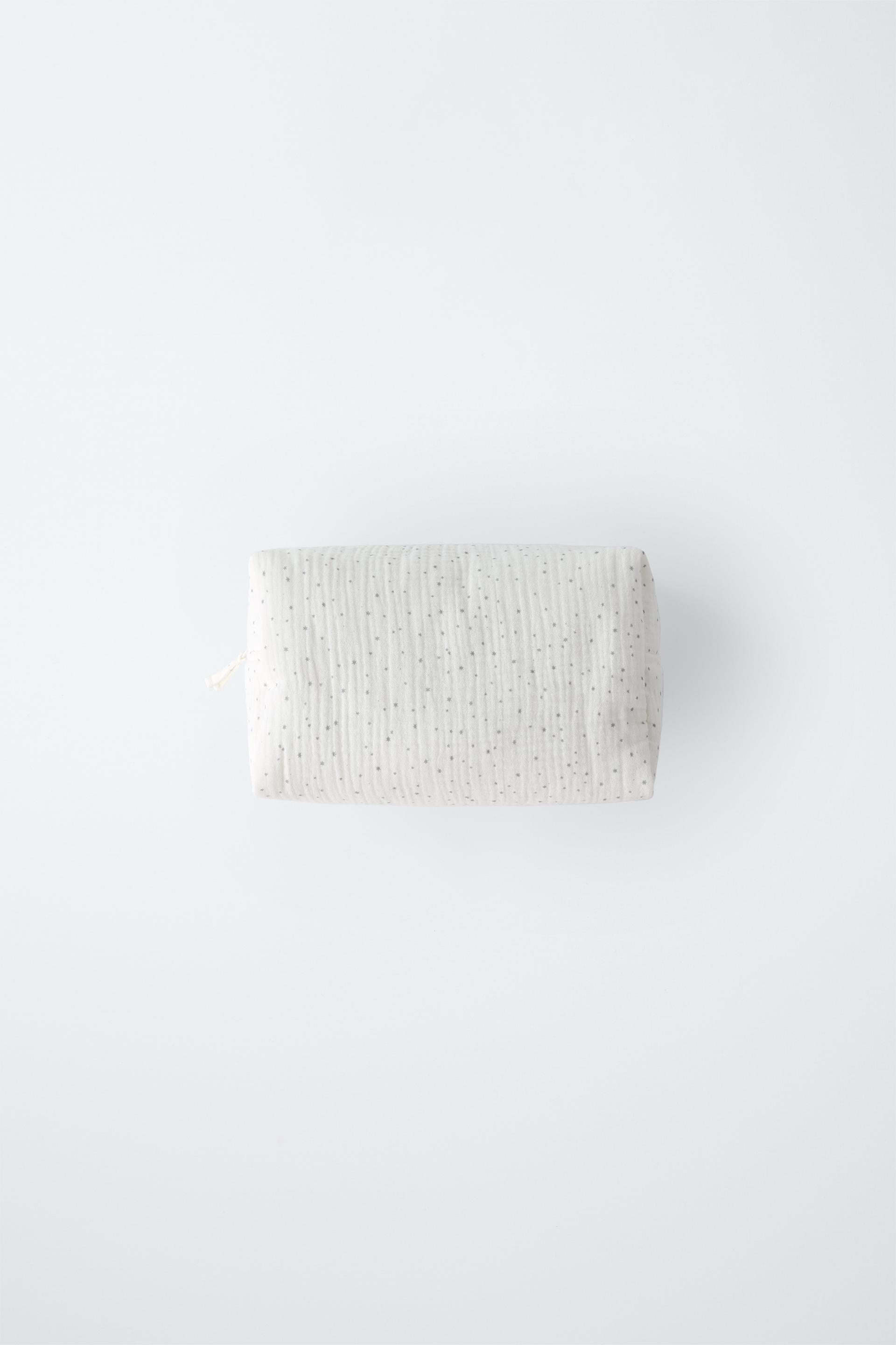 STARS PADDED TEXTURED TOILETRY BAG by ZARA