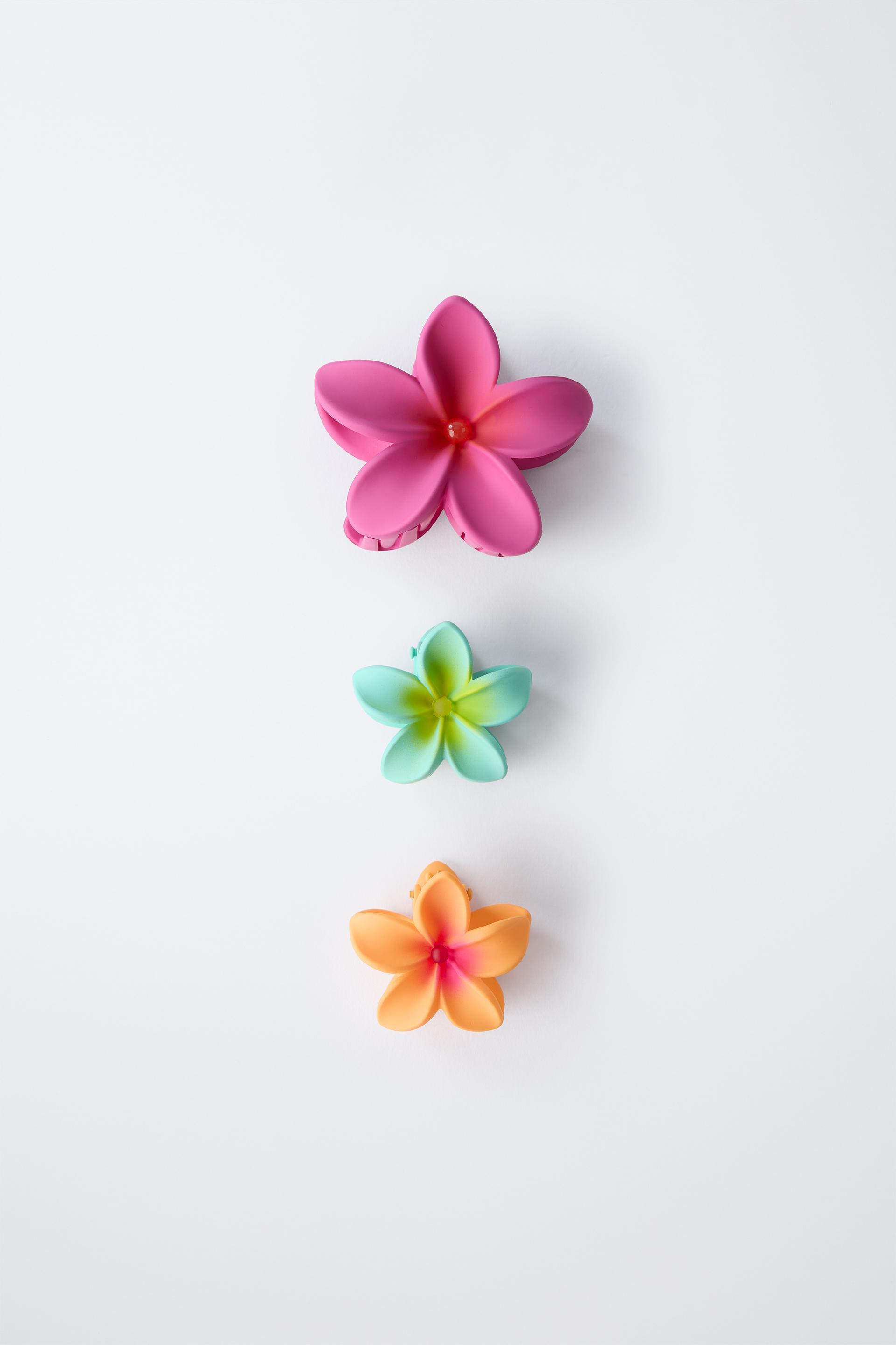 THREE PACK OF FLOWER HAIR CLIPS by ZARA