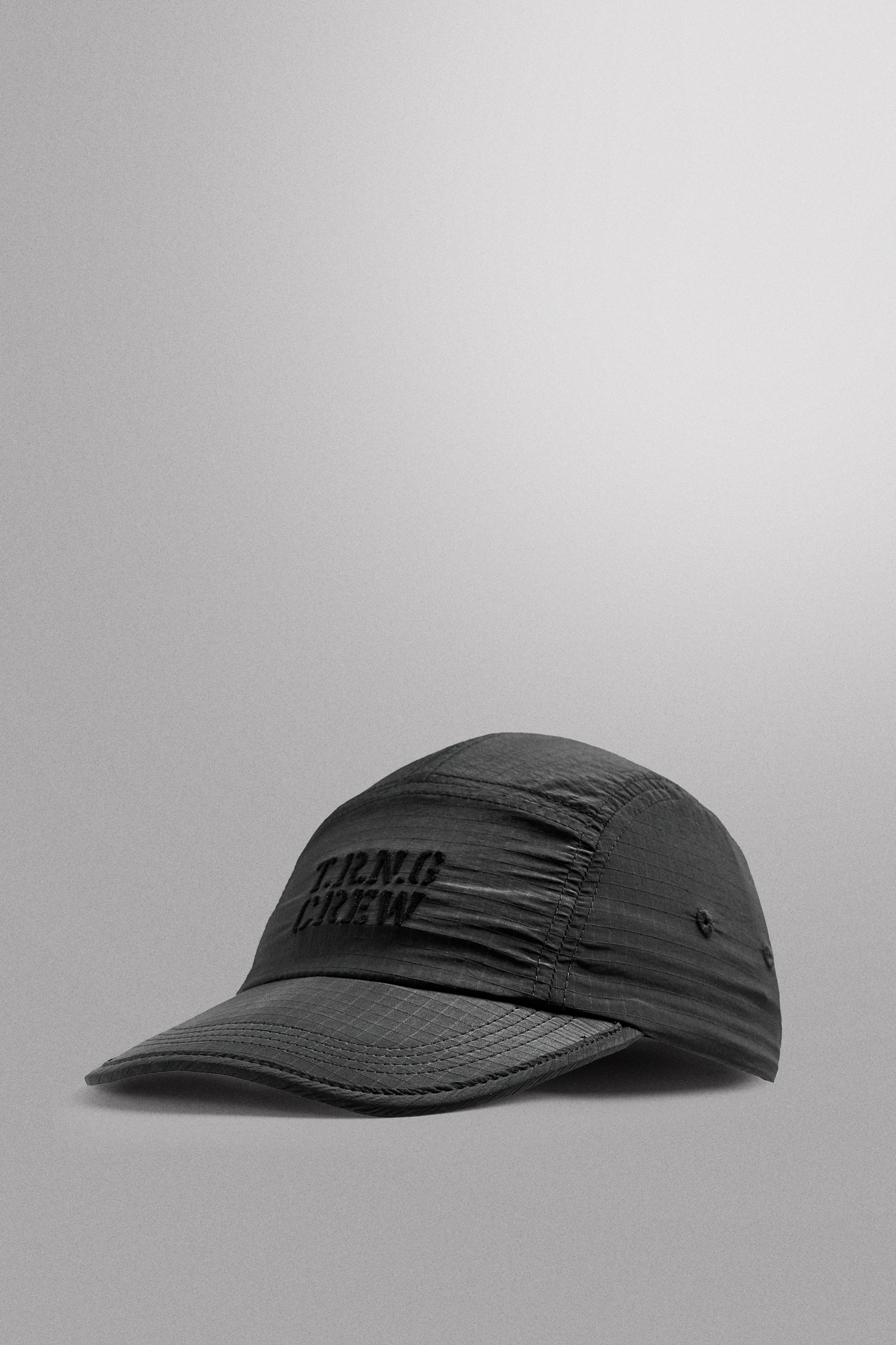TRAINING TECHNICAL CAP by ZARA
