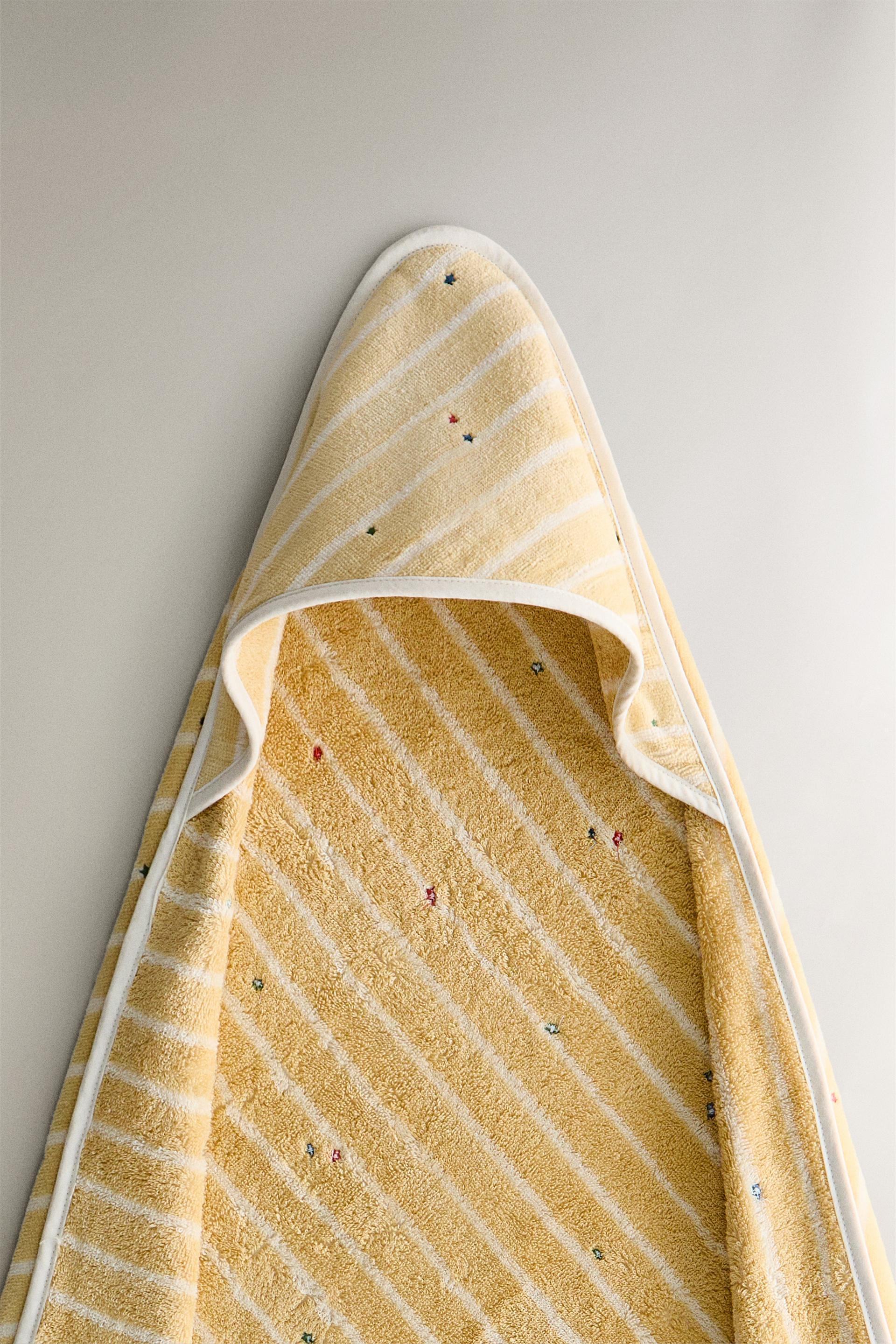 VELOUR HOODED BABY TOWEL WITH STRIPES AND STARS by ZARA